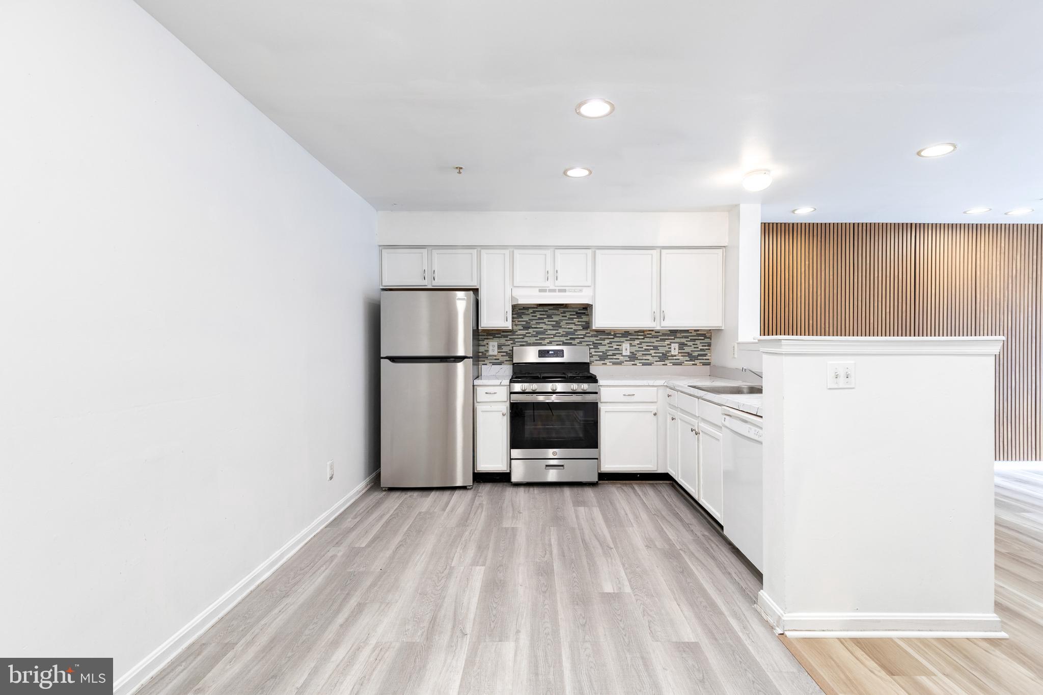 CLOVERLEAF COMMONS - Residential