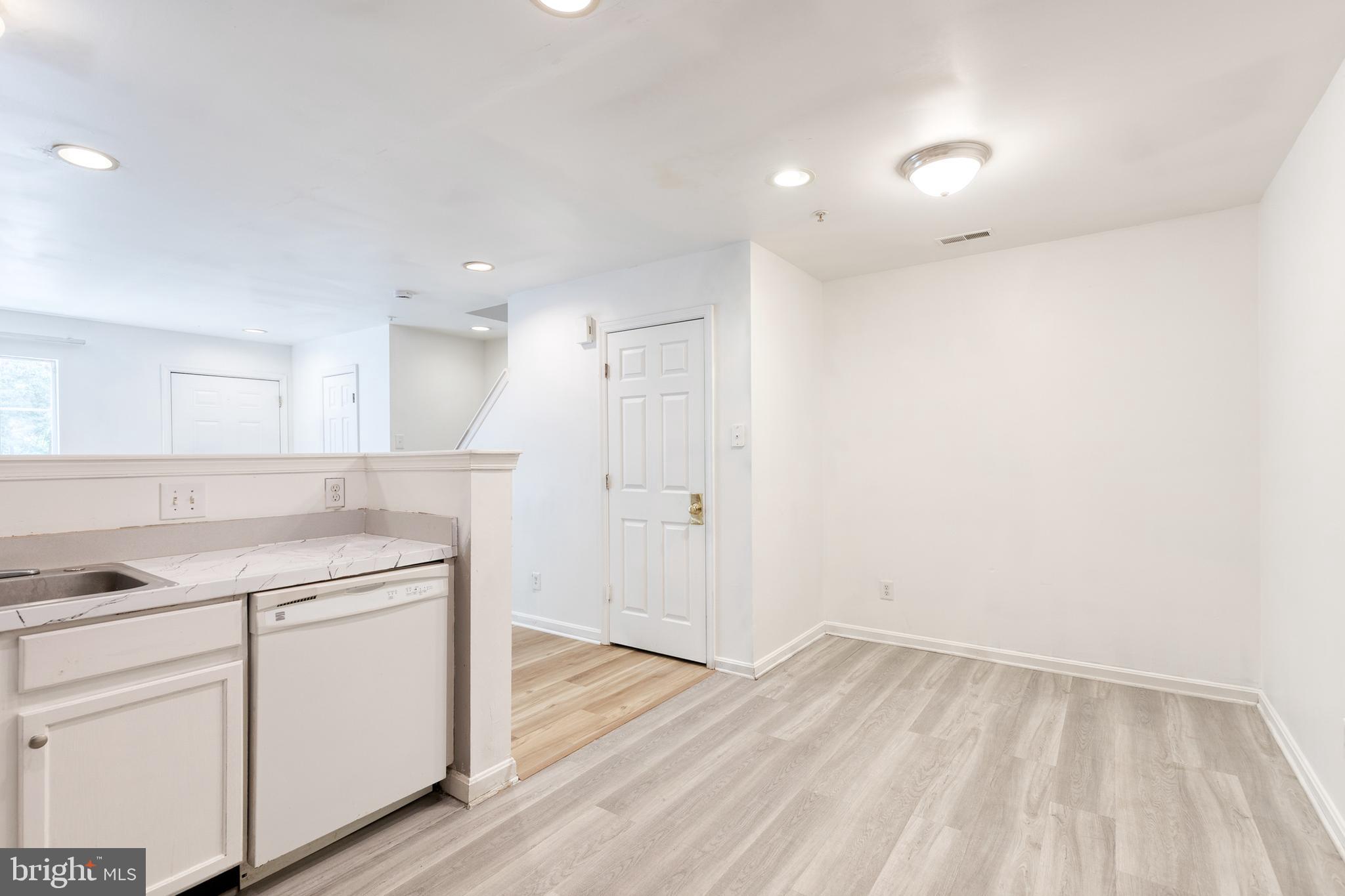 CLOVERLEAF COMMONS - Residential