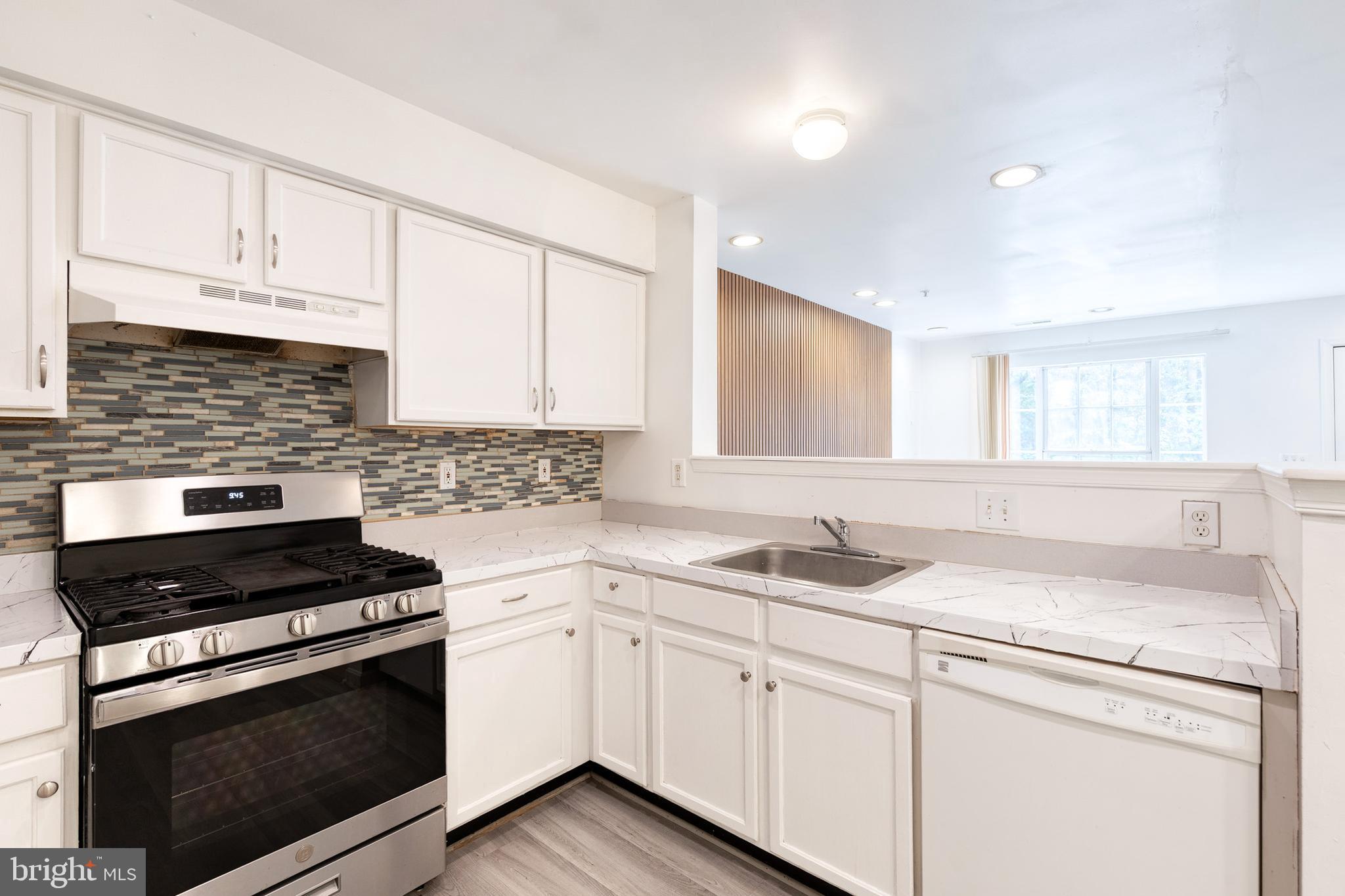 CLOVERLEAF COMMONS - Residential
