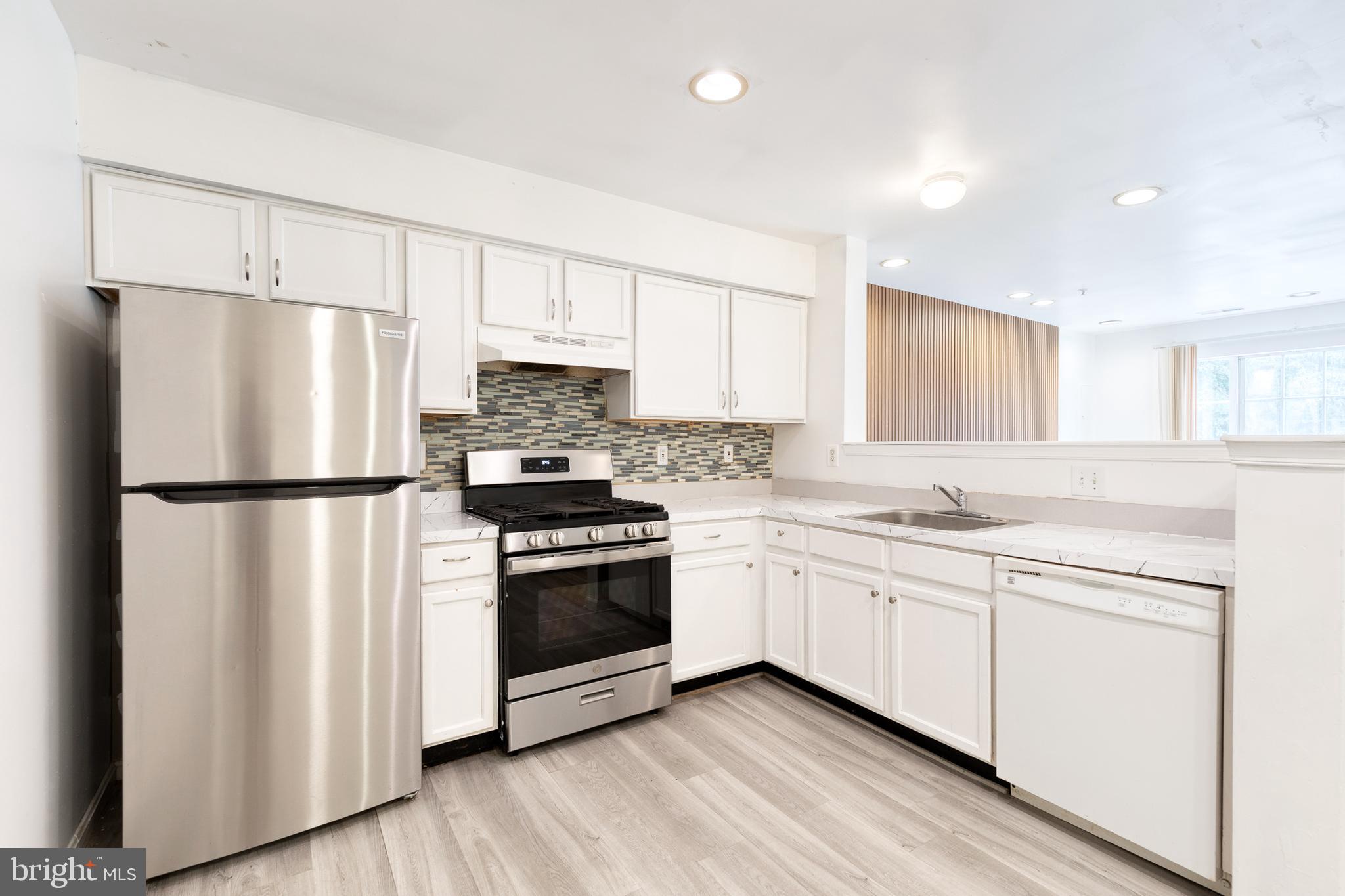CLOVERLEAF COMMONS - Residential