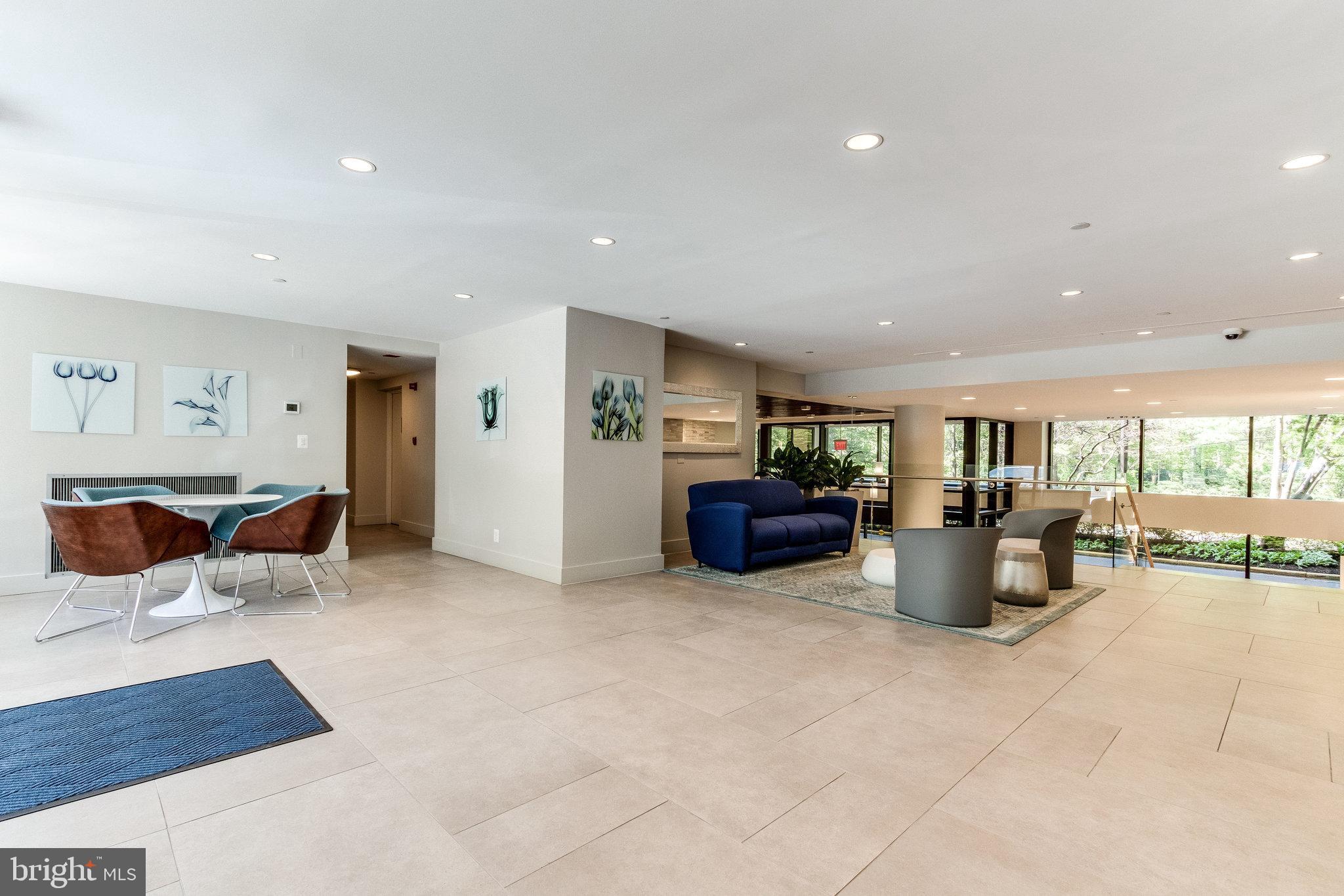 LAKESIDE PLAZA - Residential Lease