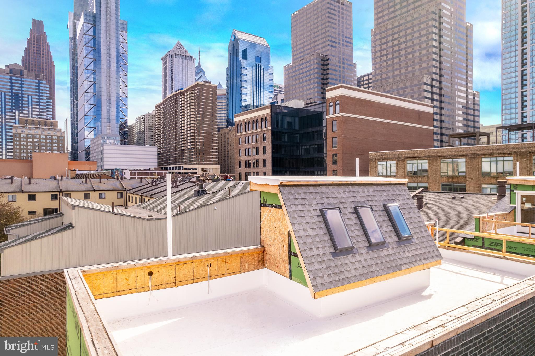 LOGAN SQUARE - Residential