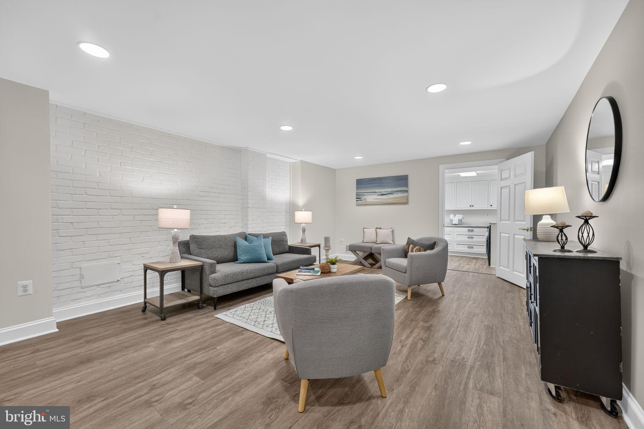 SPRINGFIELD FARMS - Residential