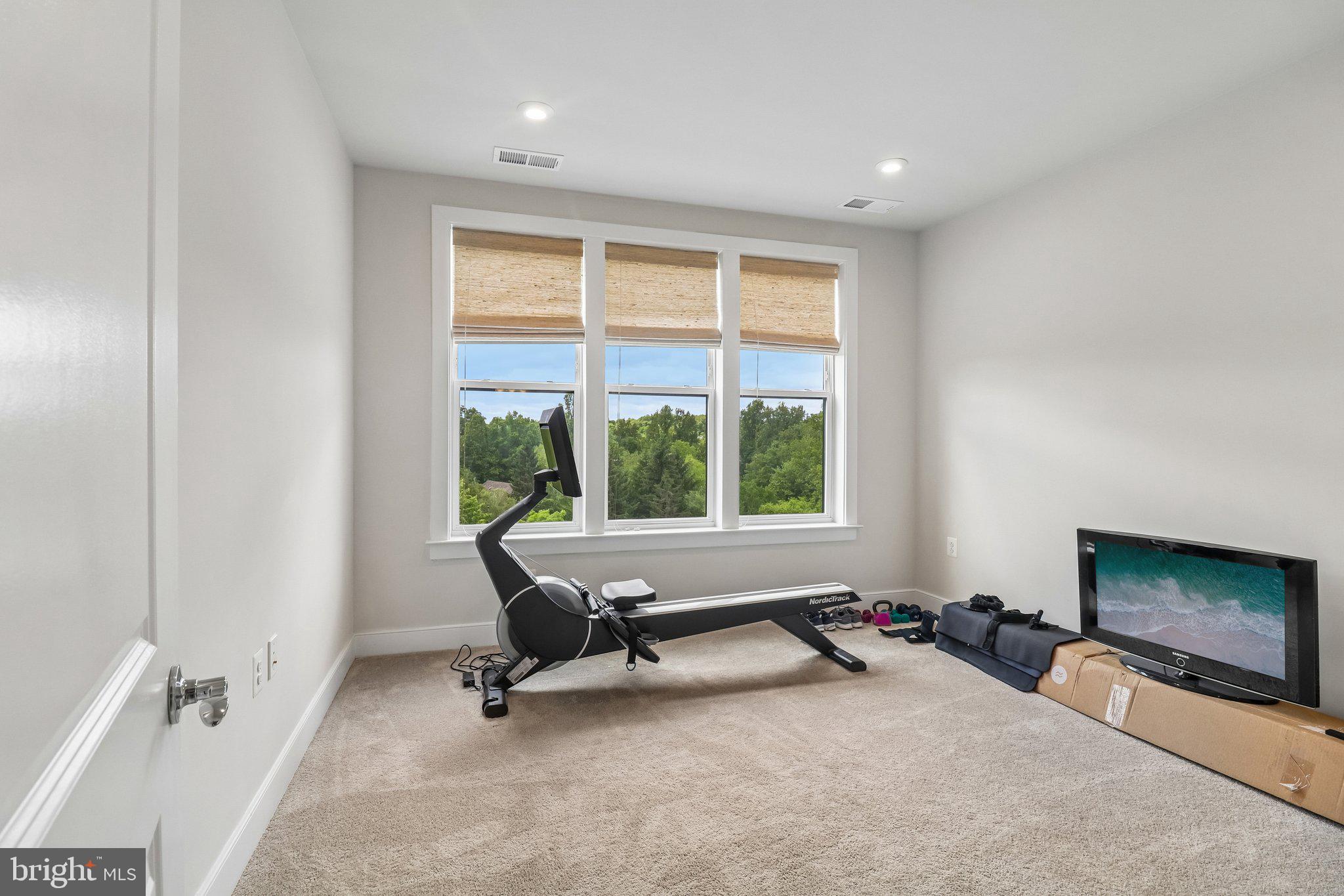 TOWER OAKS - Residential