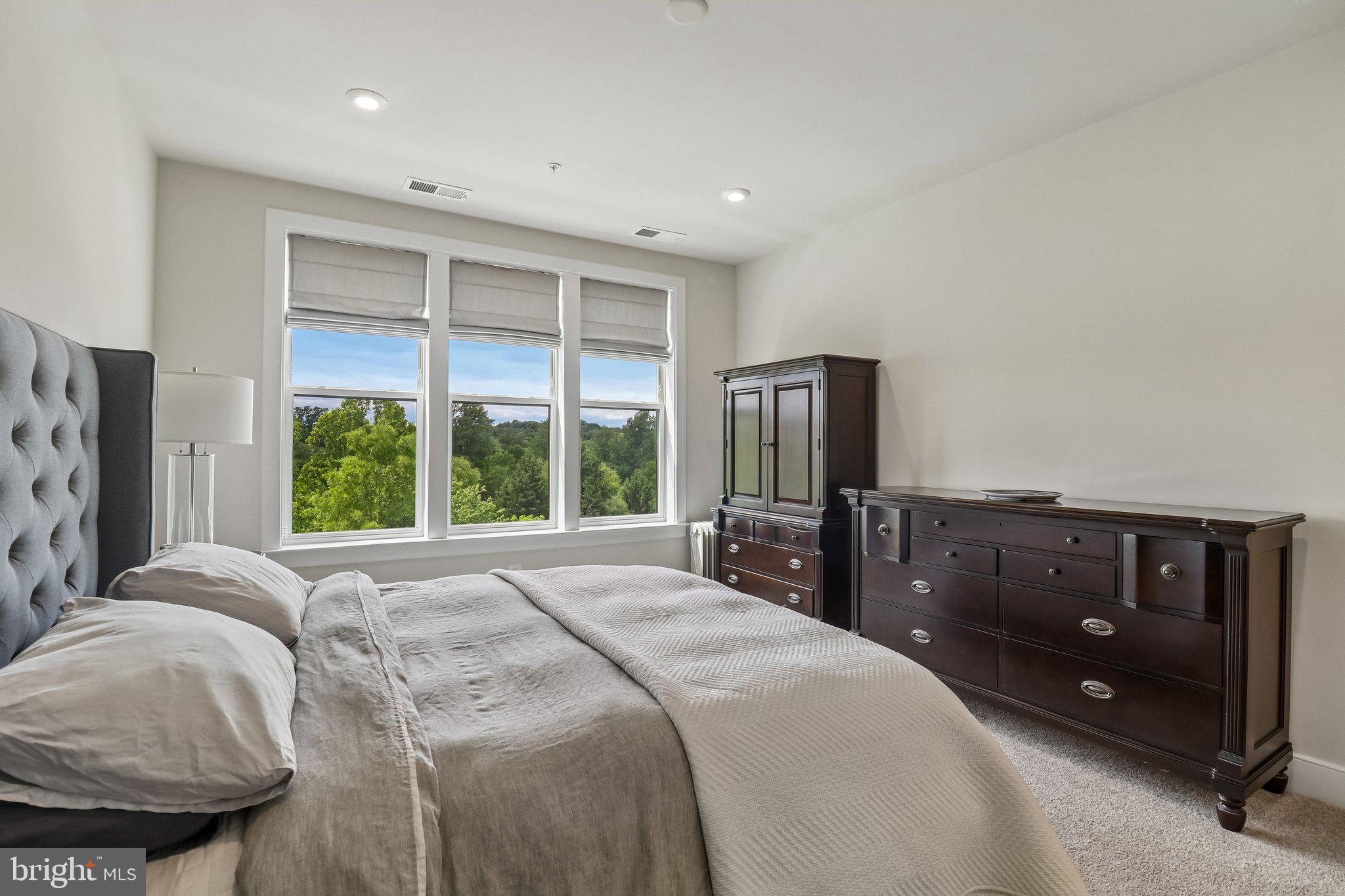 TOWER OAKS - Residential