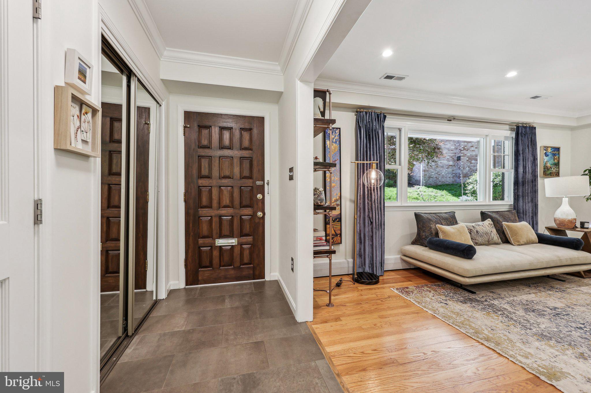 LORCOM GROVE - Residential