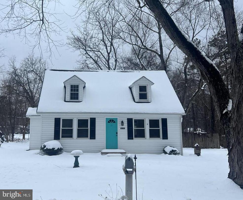 This impressive property for sale features two bedrooms and a full bathroom located on the upper level, as well as the primary bedroom and full bathroom on the main level. 
Recently updated with new appliances, new washer and dryer, new hot water heater and new roof was just installed in 2024. HVAC has been replaced and is now electric.  Underground electric lines as well.
It is a charming Cape Cod home situated on a spacious 0.67-acre corner lot, right outside of the town of Bowling Green.  Close to local shops, restaurants and about 5 mins from Fort Walker.  See it for yourself, it may be just the right home for you!