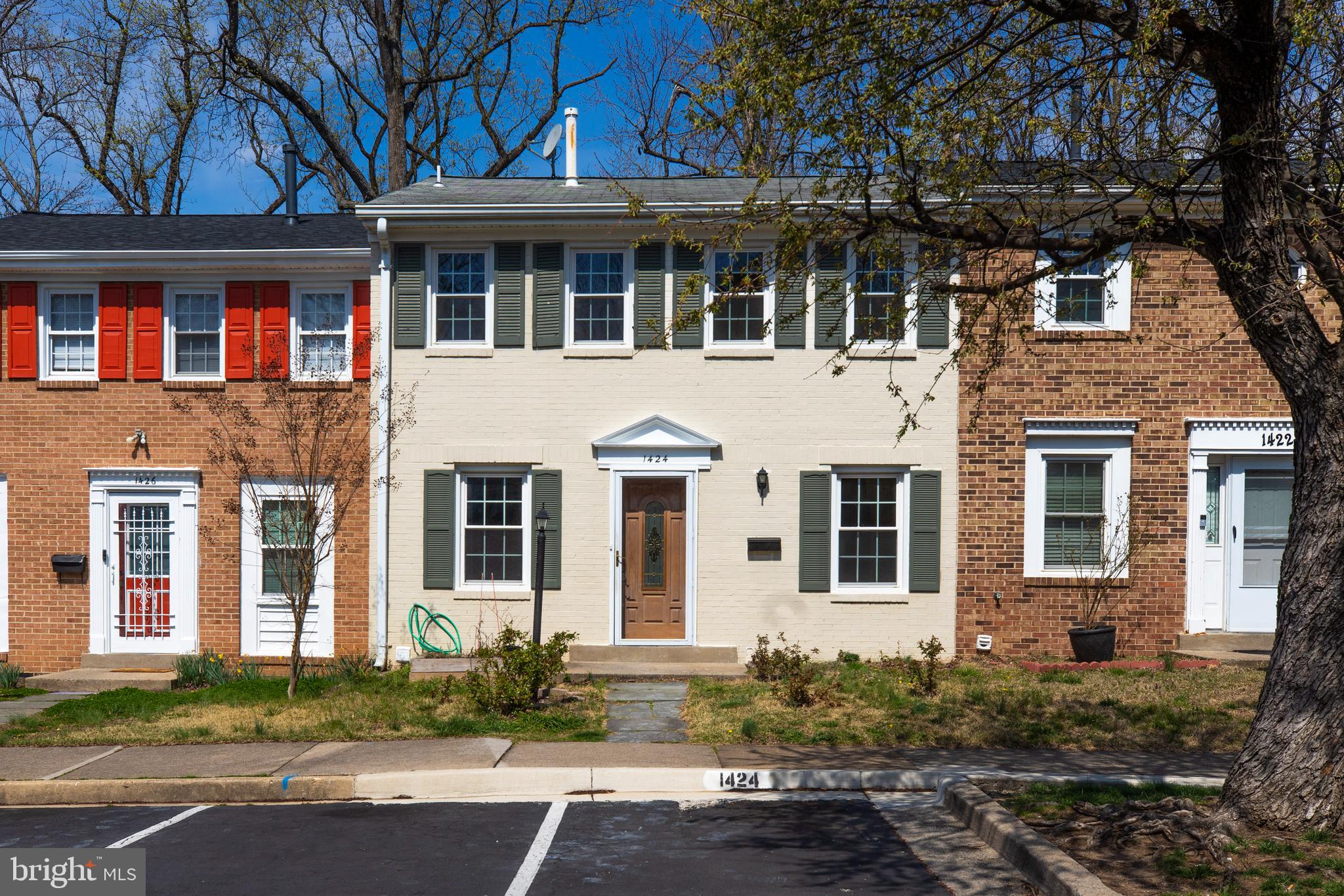 brick townhome, commuter lots, and VRE.  modern amenities, fresh new paint and admire the hardwood floors on the main and upper levels. renovated bathrooms, new vanities, Kitchen with SS appliances, and Granite countertop, The spacious upstairs features 3 bedrooms, while the walk-out basement offers a bedroom with a full bathroom, With plenty of storage throughout and access to HOA amenities such as a community pool, playground, basketball court, walking trails, and snow removal, this home is the perfect blend of comfort and convenience.