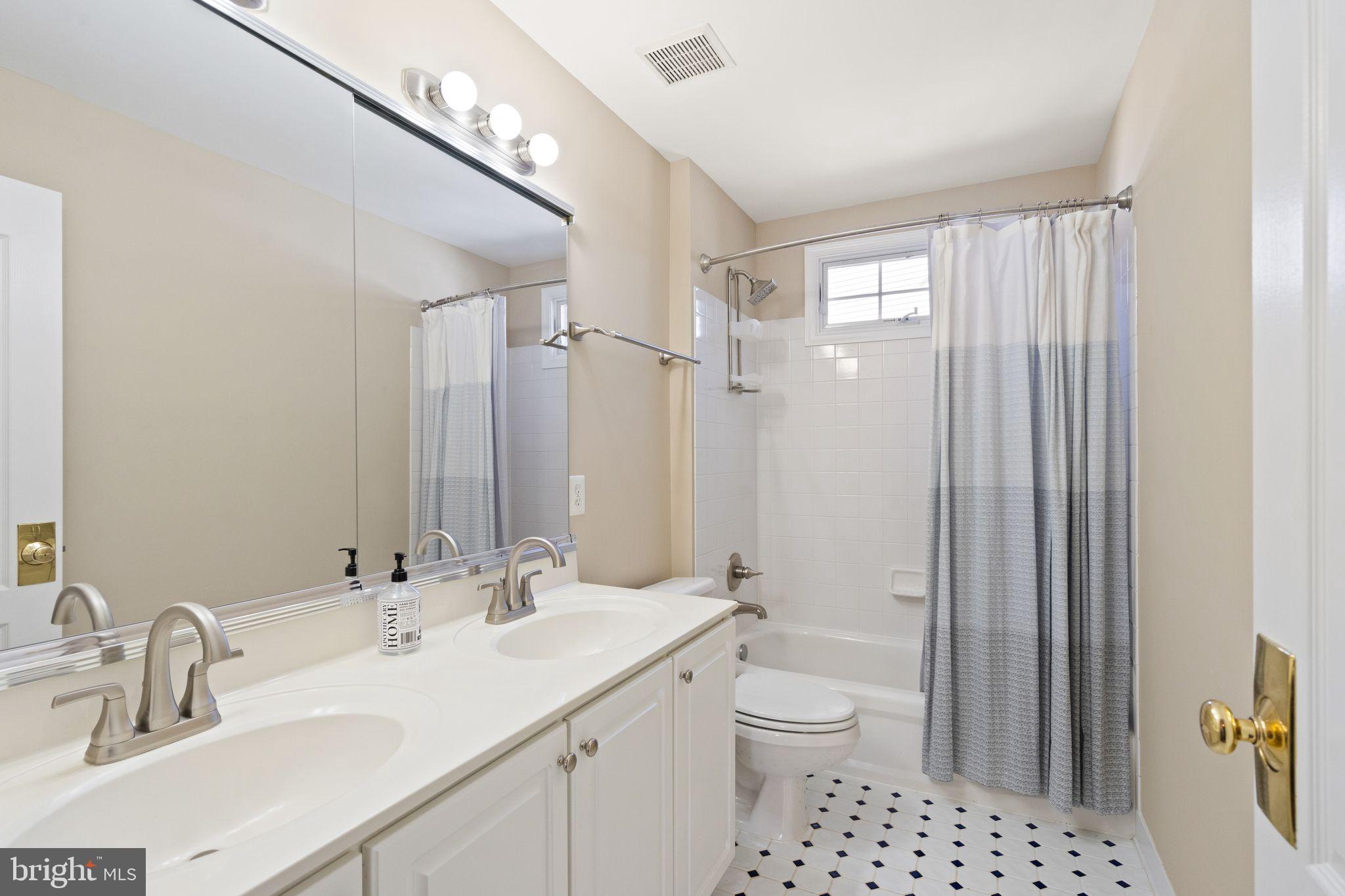 CRIPPENS CORNER - Residential Lease