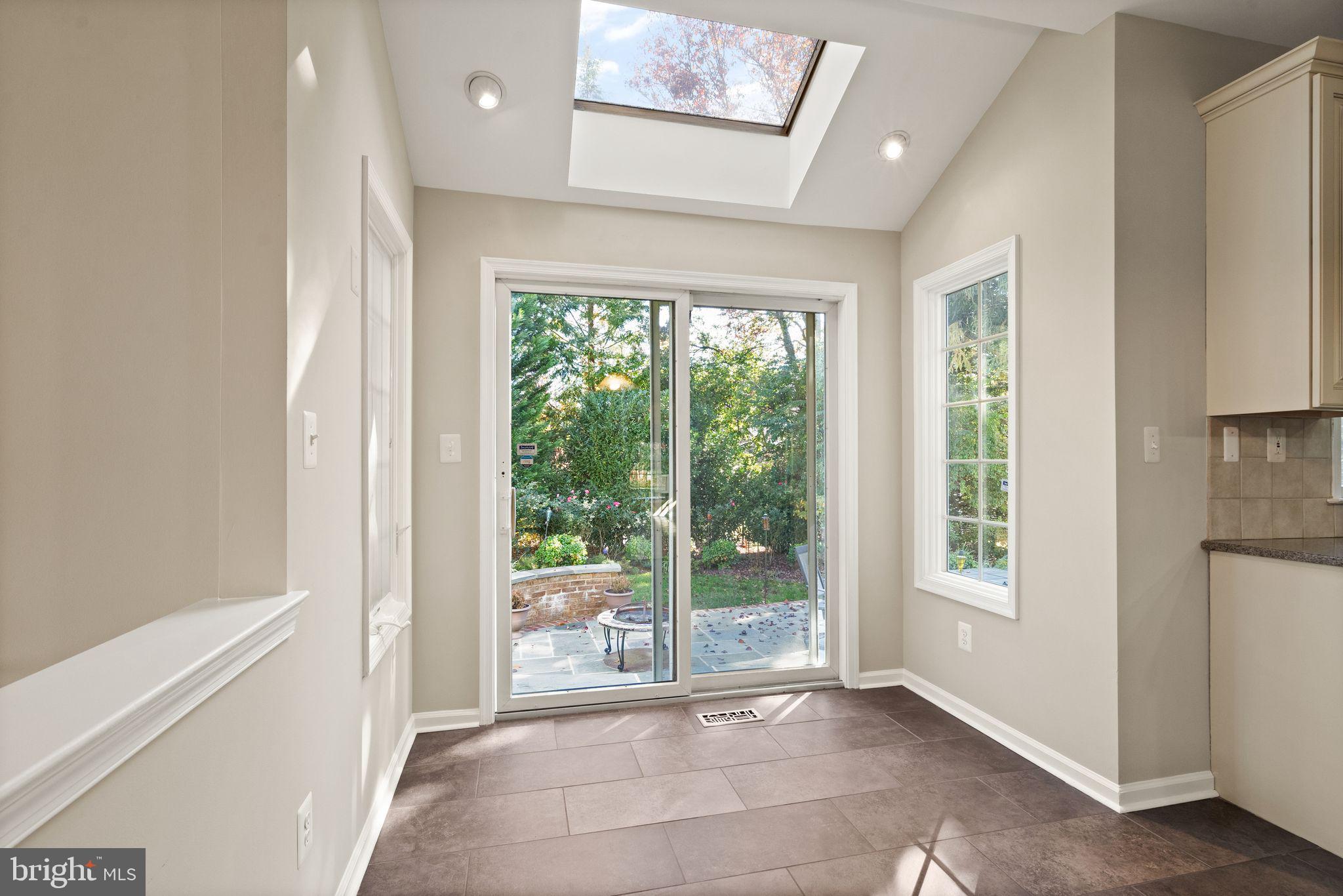 CRIPPENS CORNER - Residential Lease