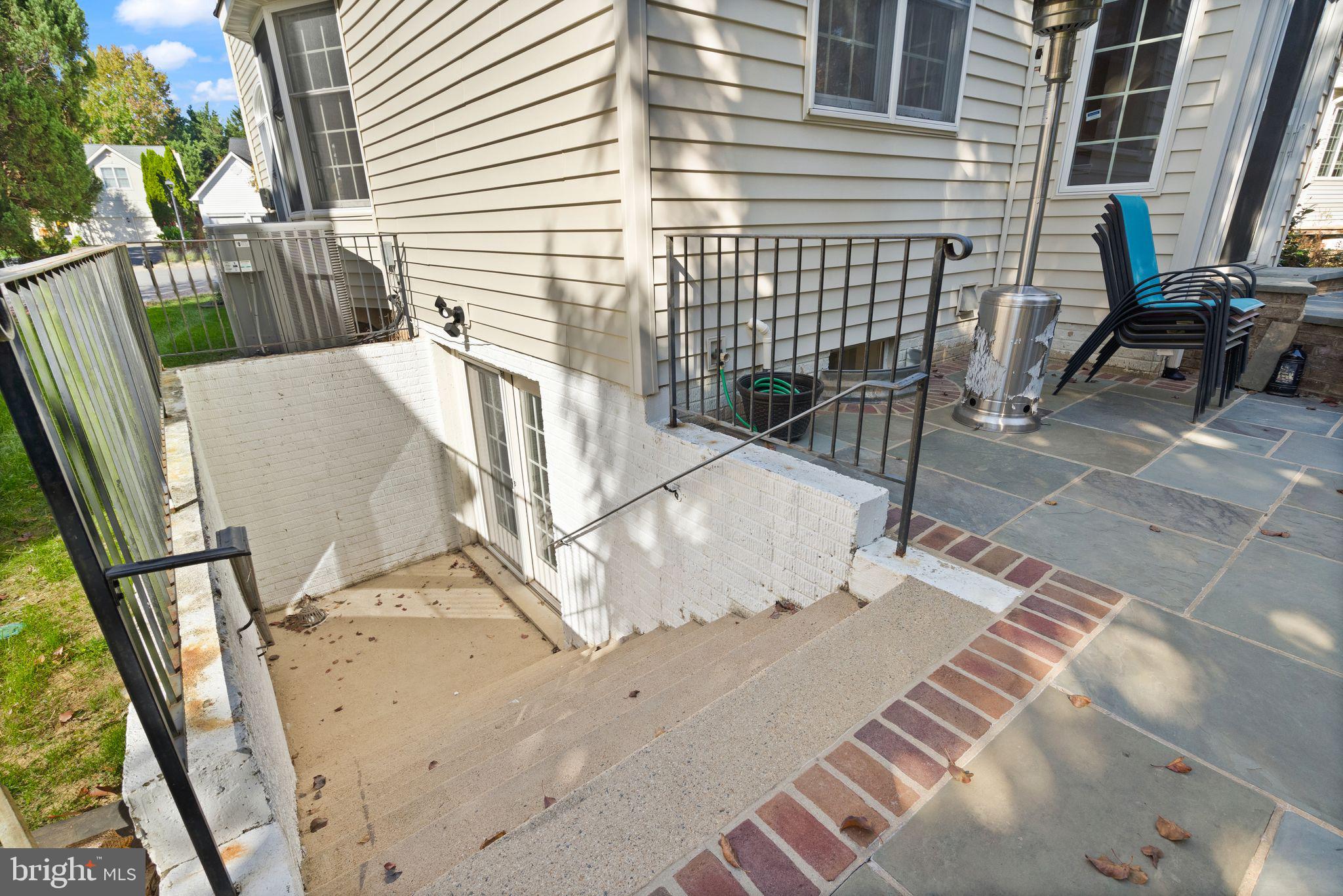 CRIPPENS CORNER - Residential Lease
