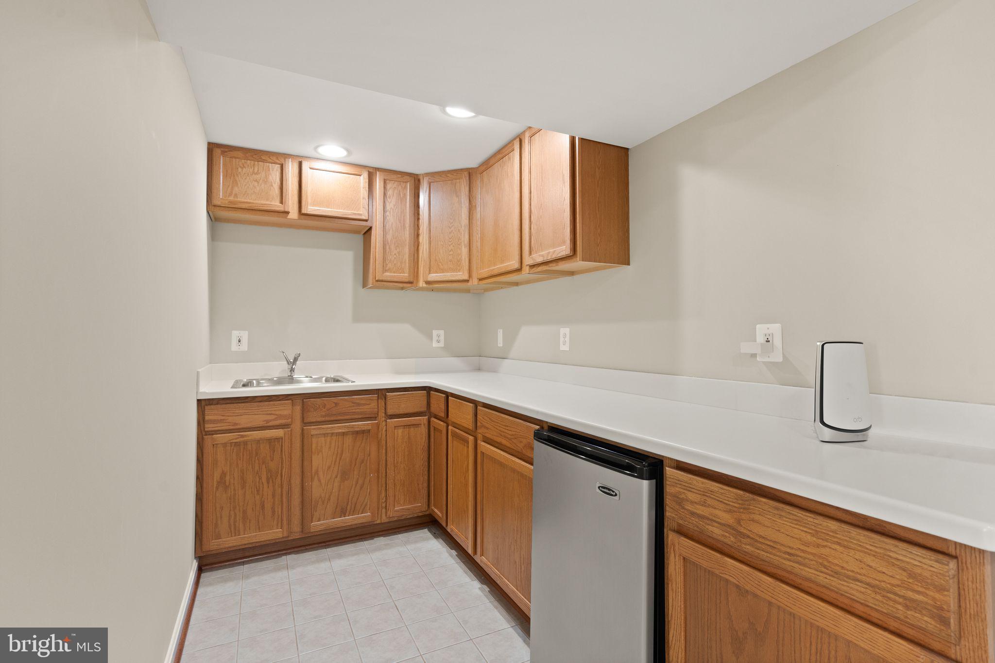 CRIPPENS CORNER - Residential Lease