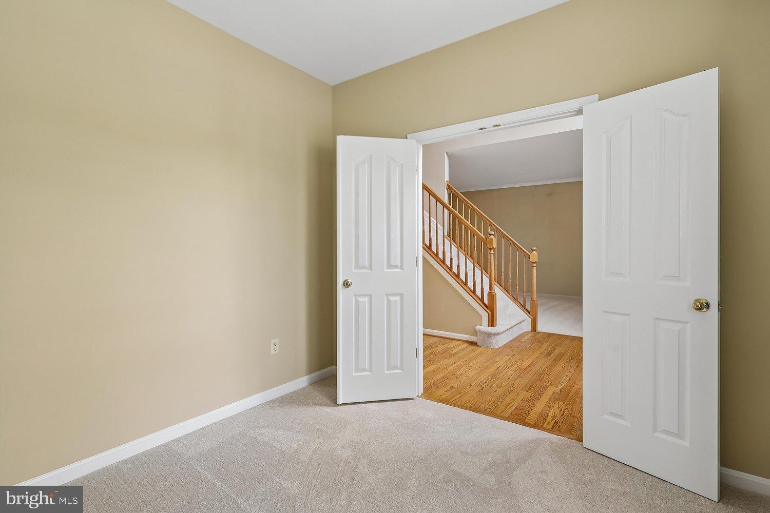 SCARLET OAKS - Residential