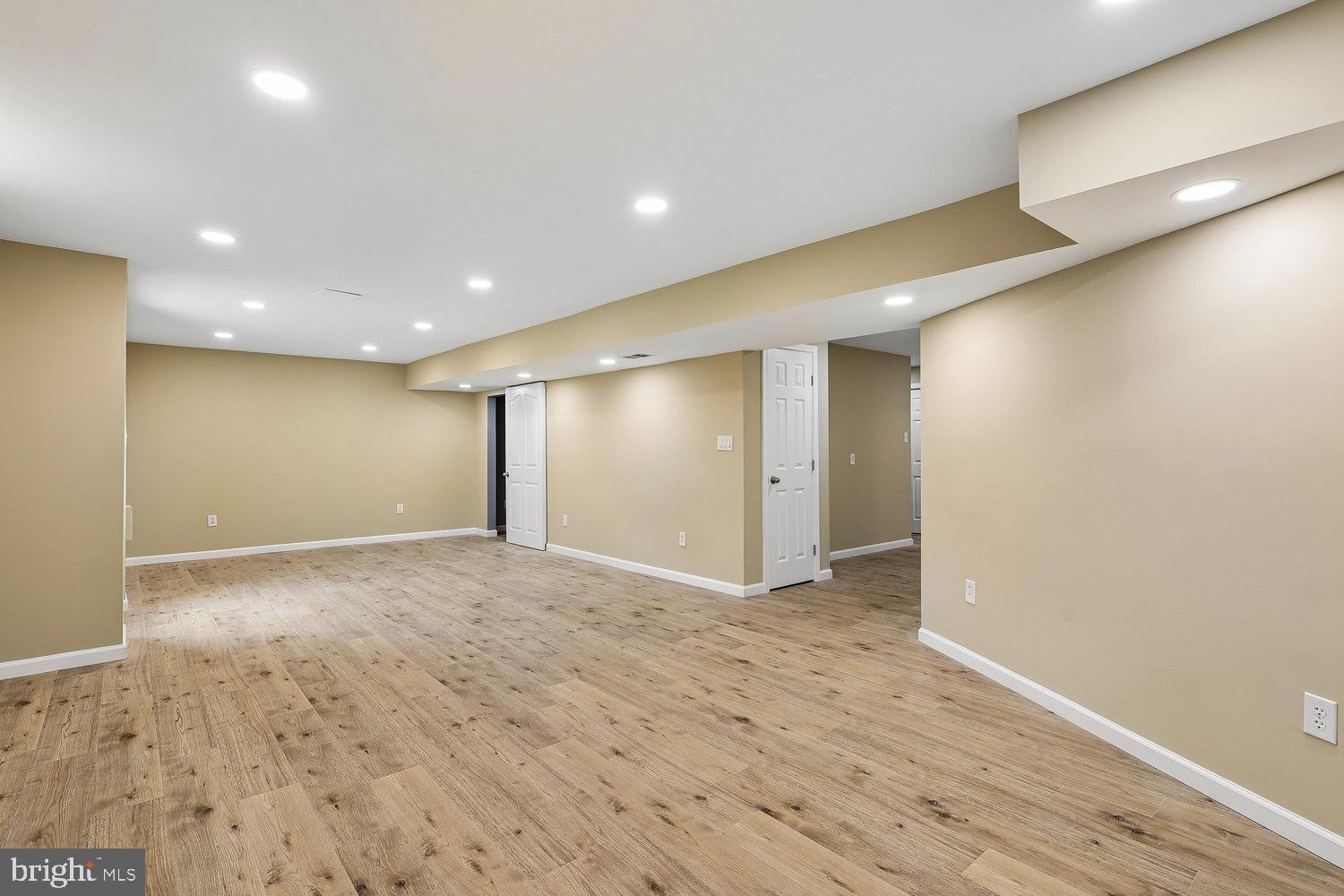SCARLET OAKS - Residential