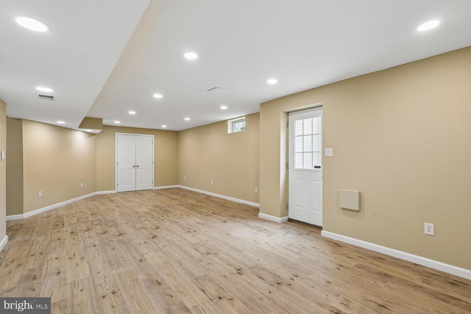 SCARLET OAKS - Residential