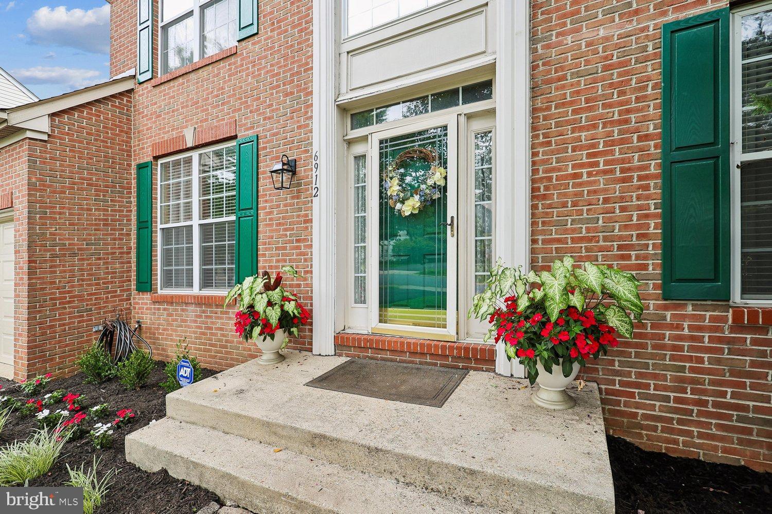 SCARLET OAKS - Residential