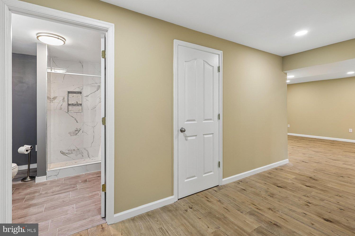 SCARLET OAKS - Residential
