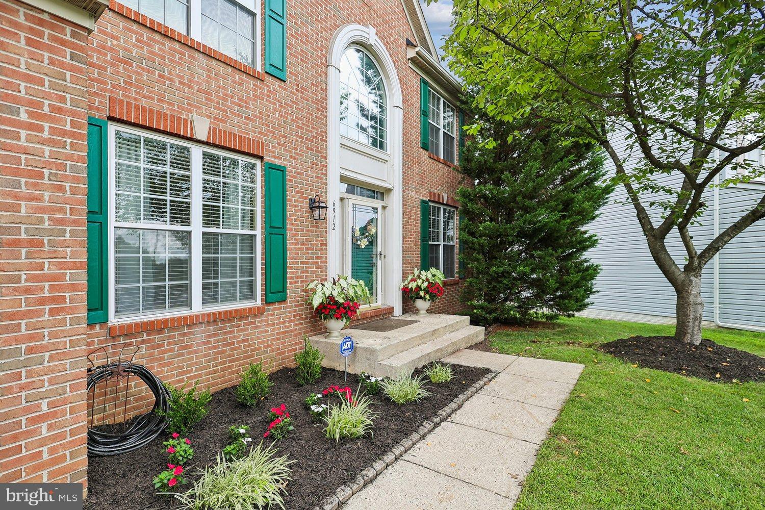 SCARLET OAKS - Residential