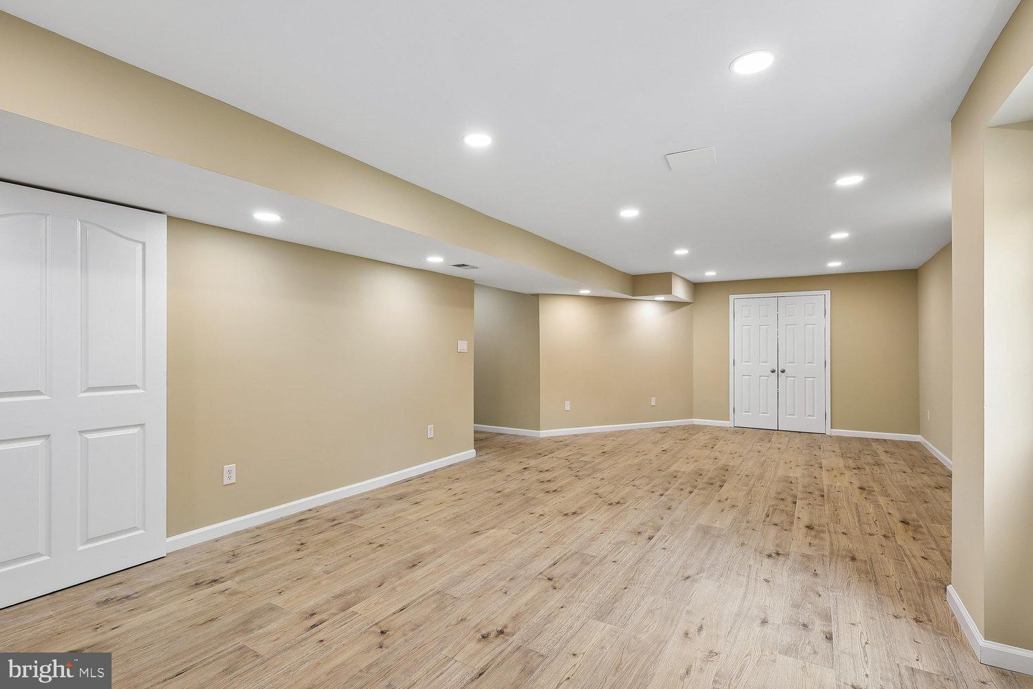 SCARLET OAKS - Residential