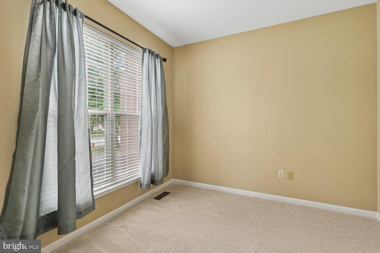 SCARLET OAKS - Residential