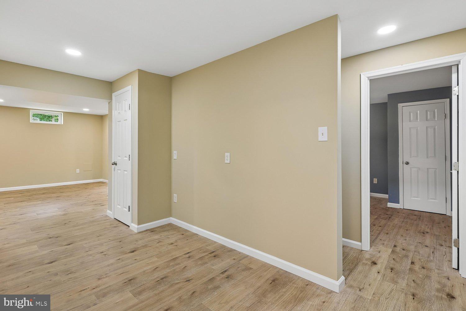 SCARLET OAKS - Residential