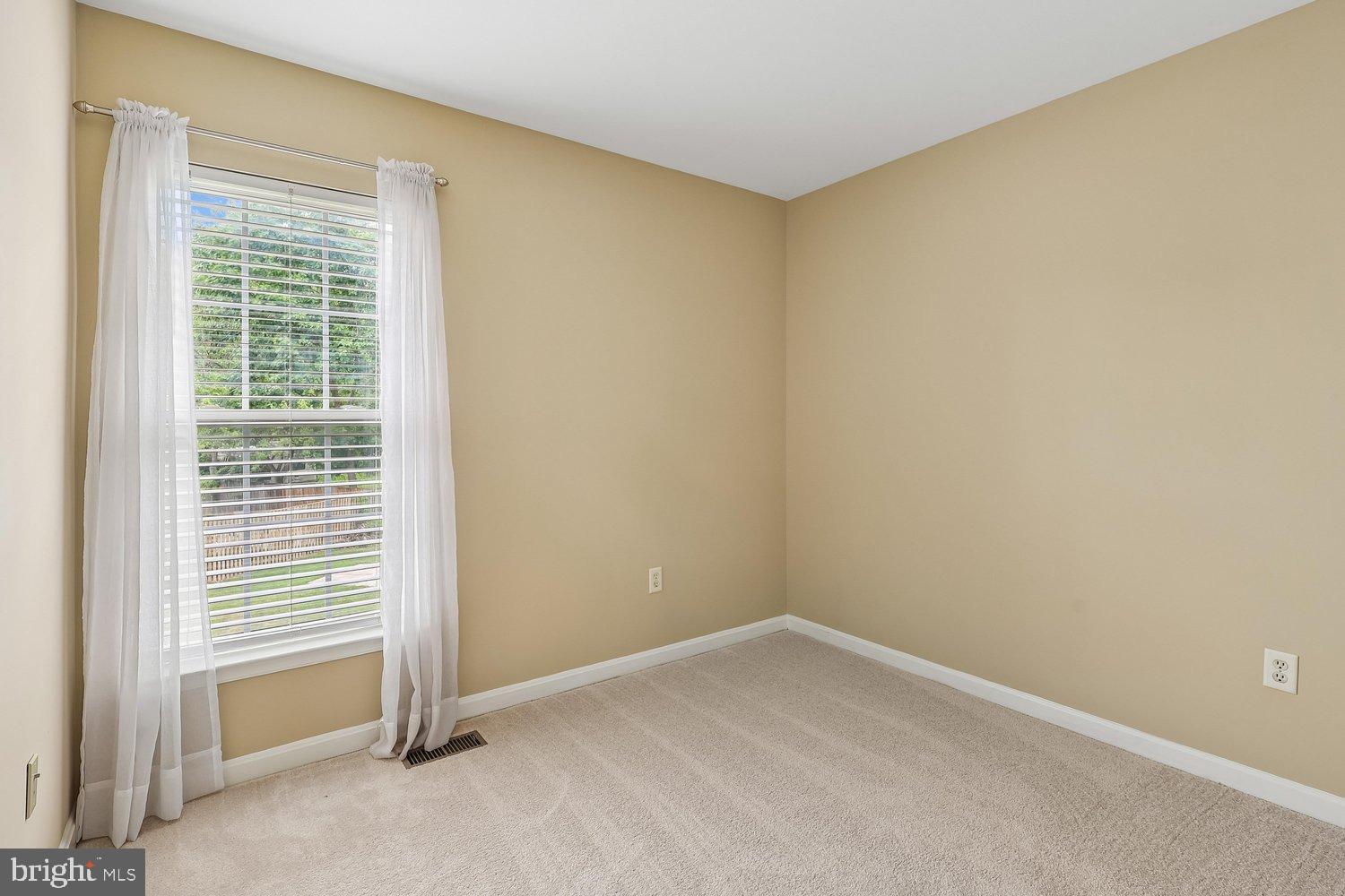 SCARLET OAKS - Residential