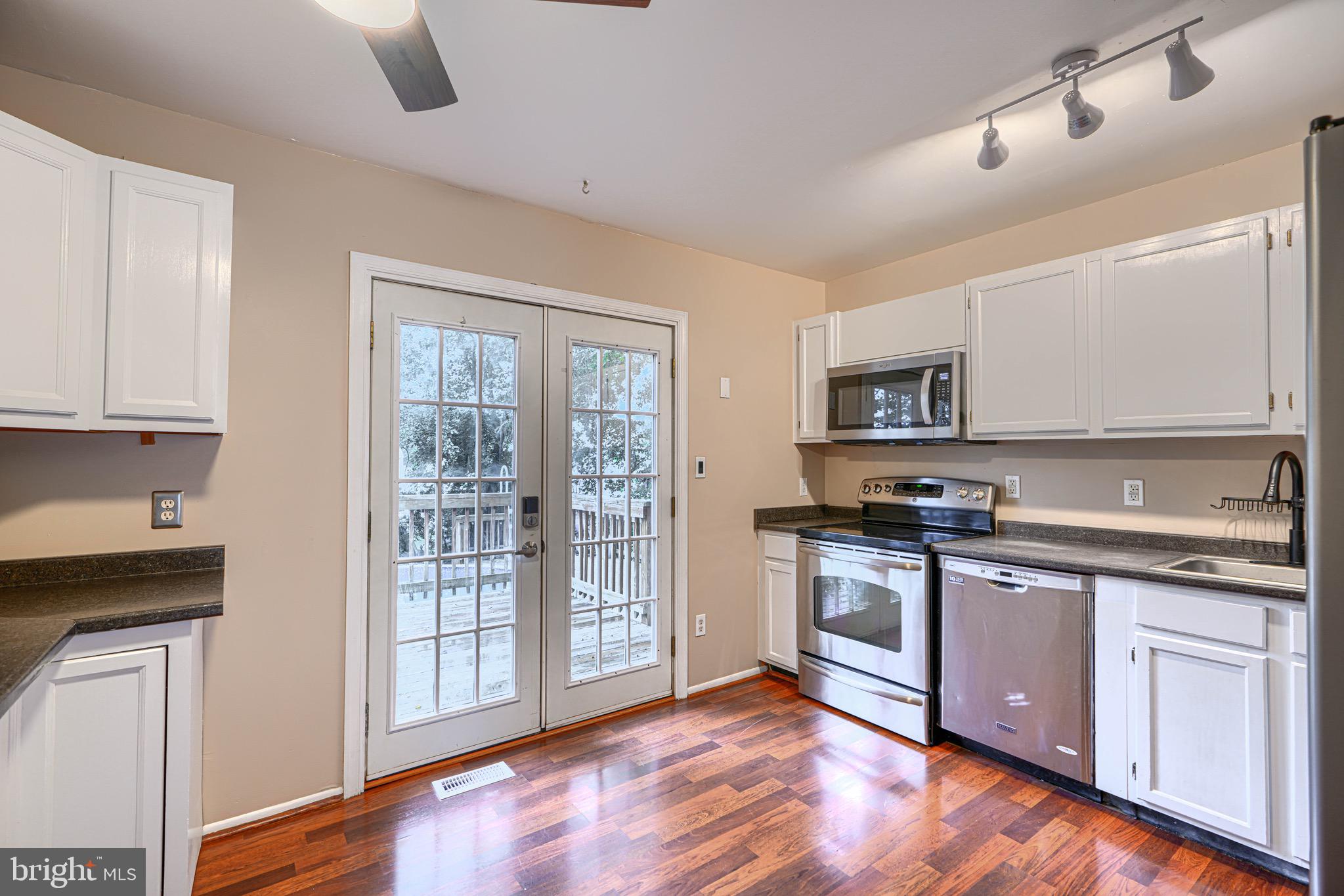 BAY COUNTRY - Residential