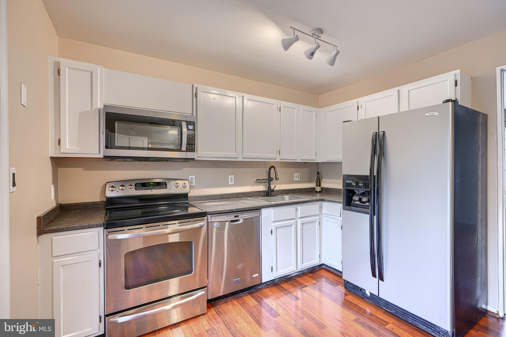 BAY COUNTRY - Residential