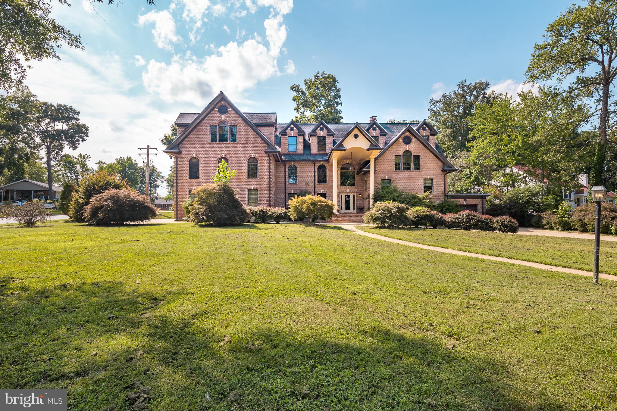 WAYNEWOOD - Residential