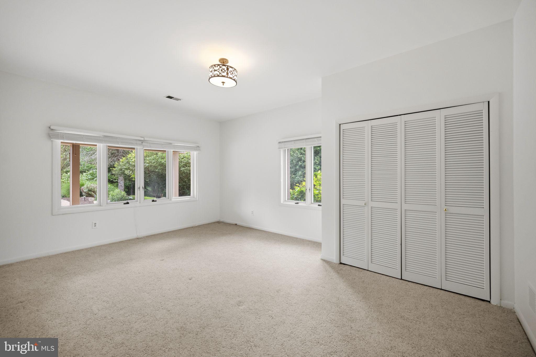 MANOR BROOK - Residential