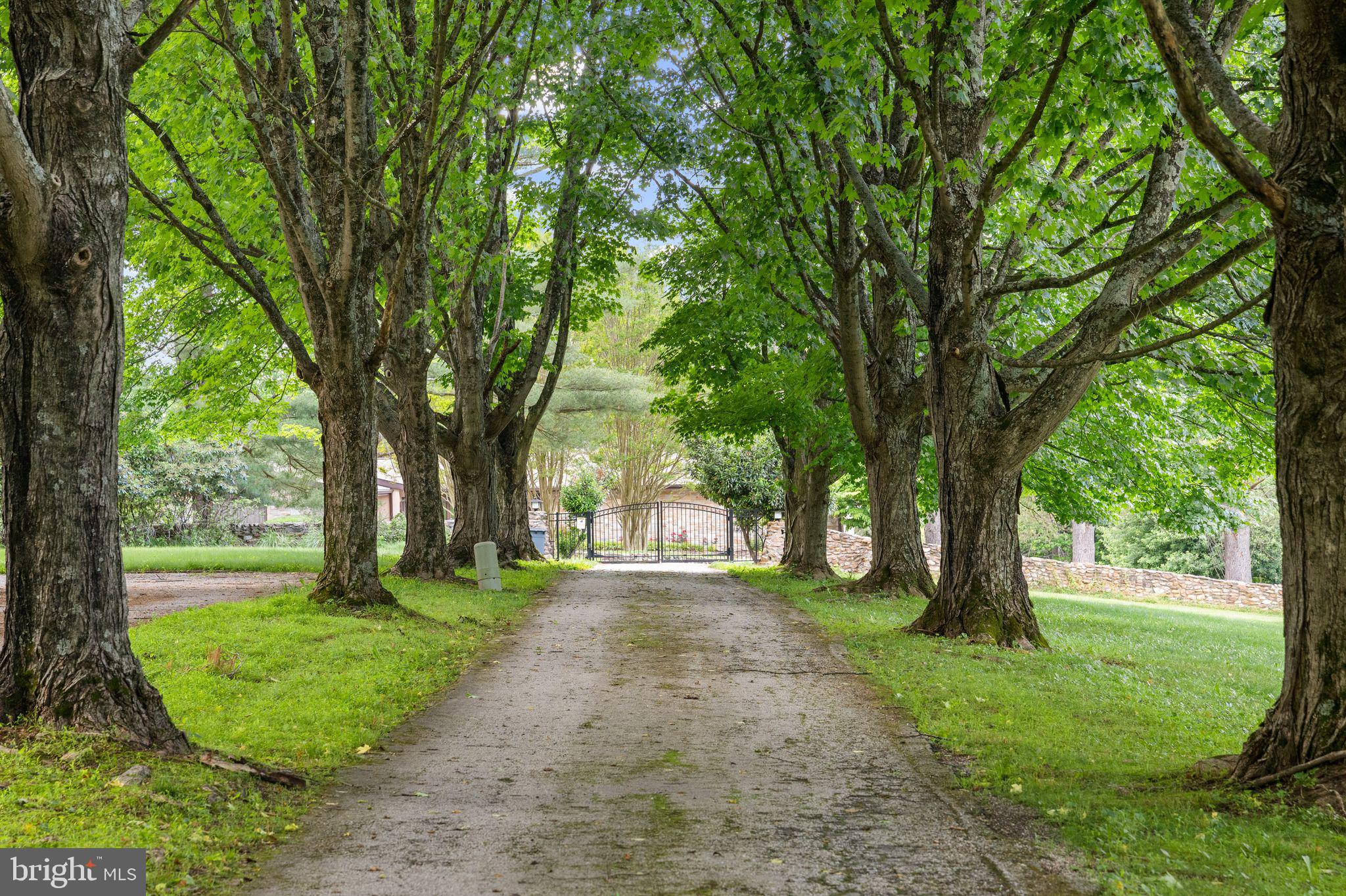 MANOR BROOK - Residential