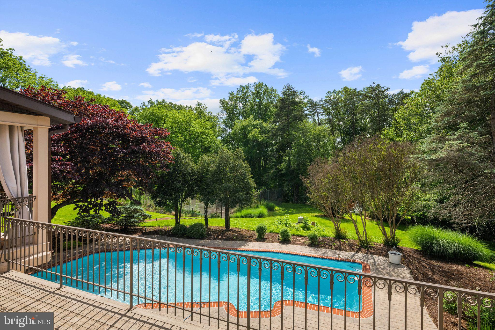 MANOR BROOK - Residential