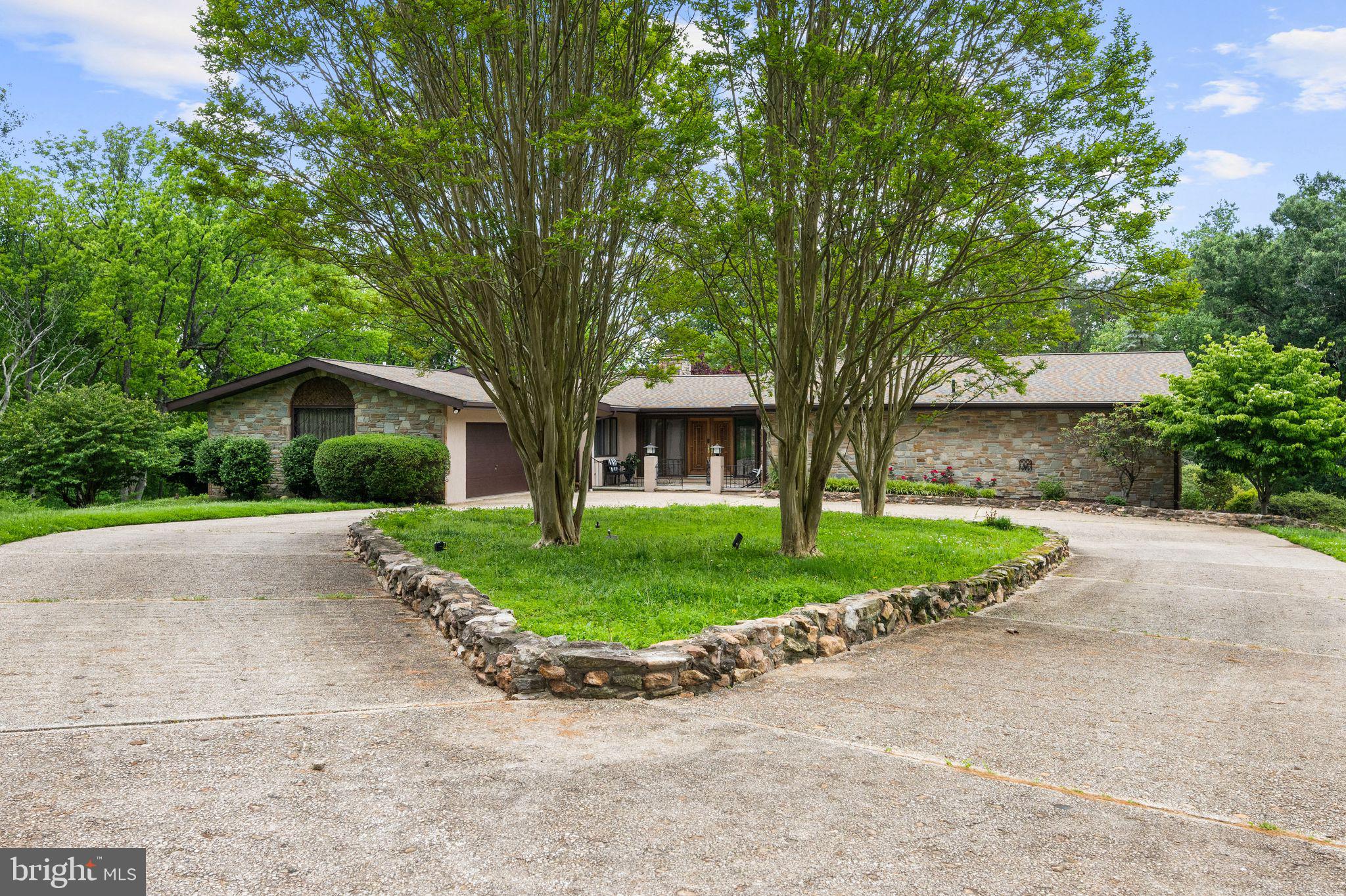 MANOR BROOK - Residential