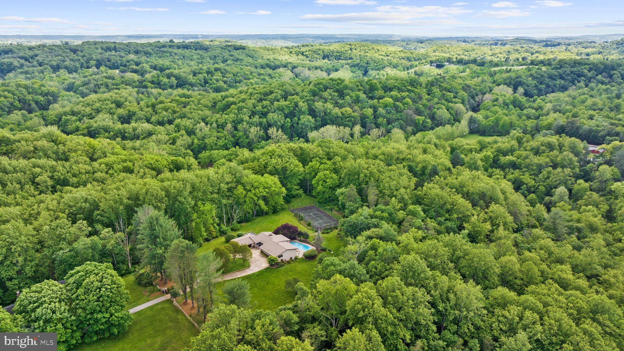 MANOR BROOK - Residential