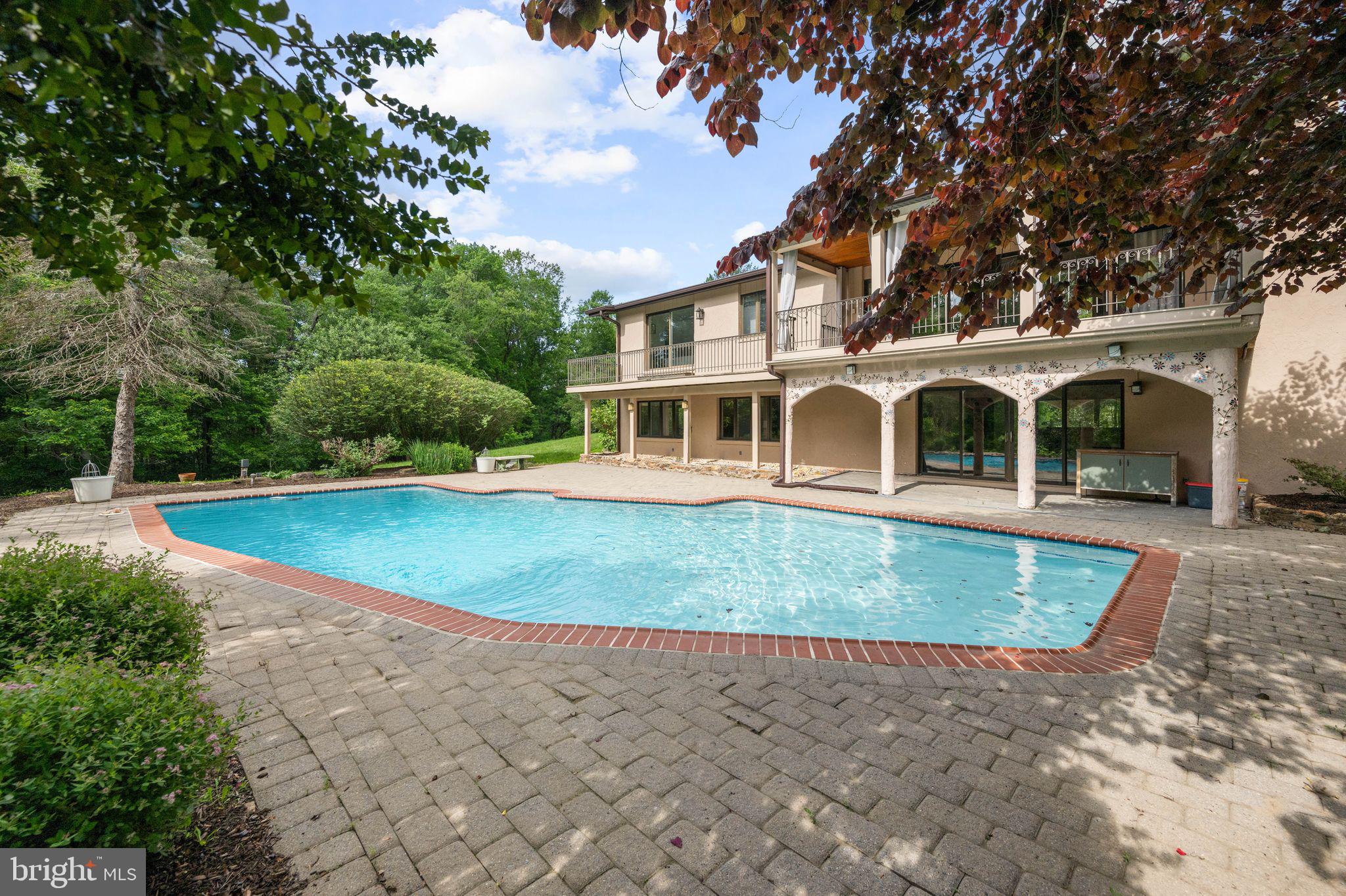 MANOR BROOK - Residential