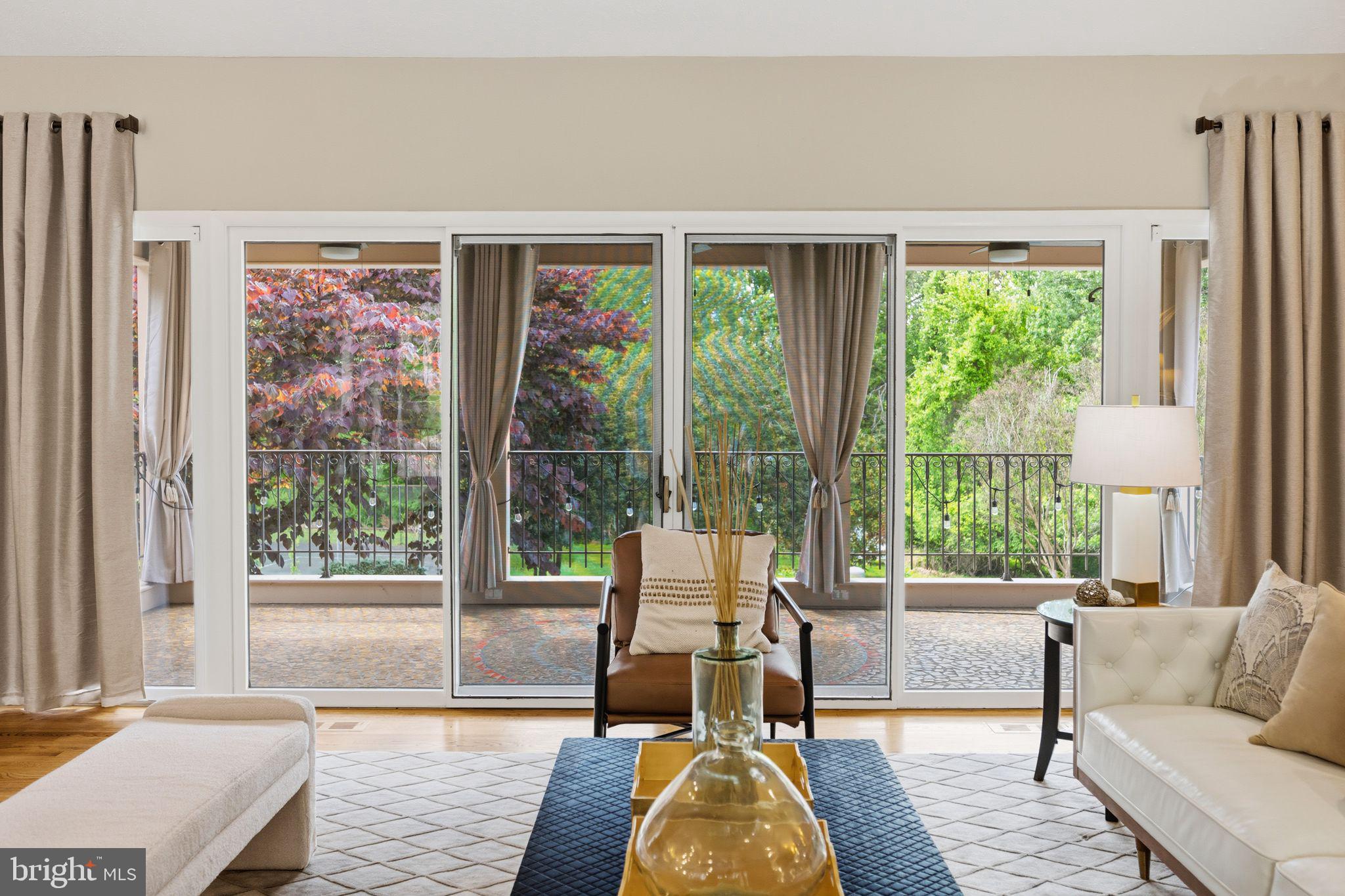 MANOR BROOK - Residential