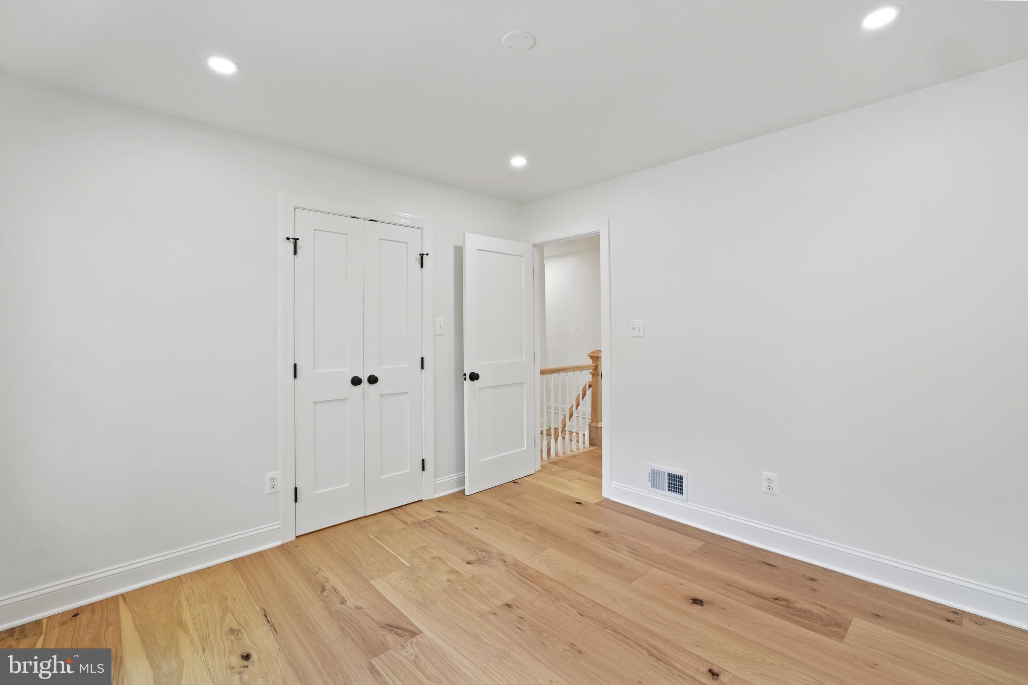 LAKE BRADDOCK - Residential