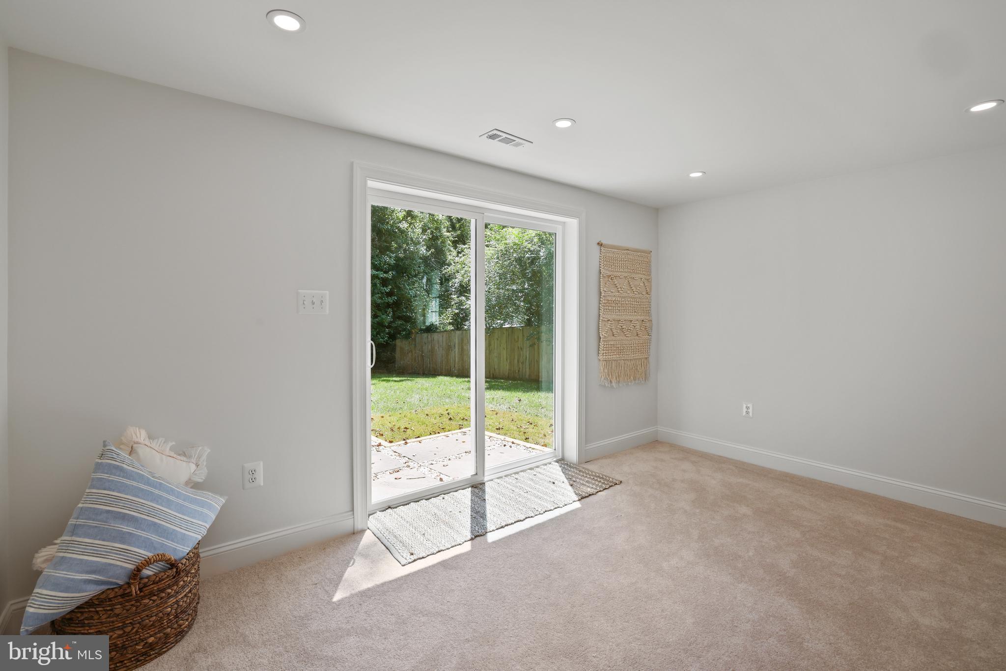 LAKE BRADDOCK - Residential