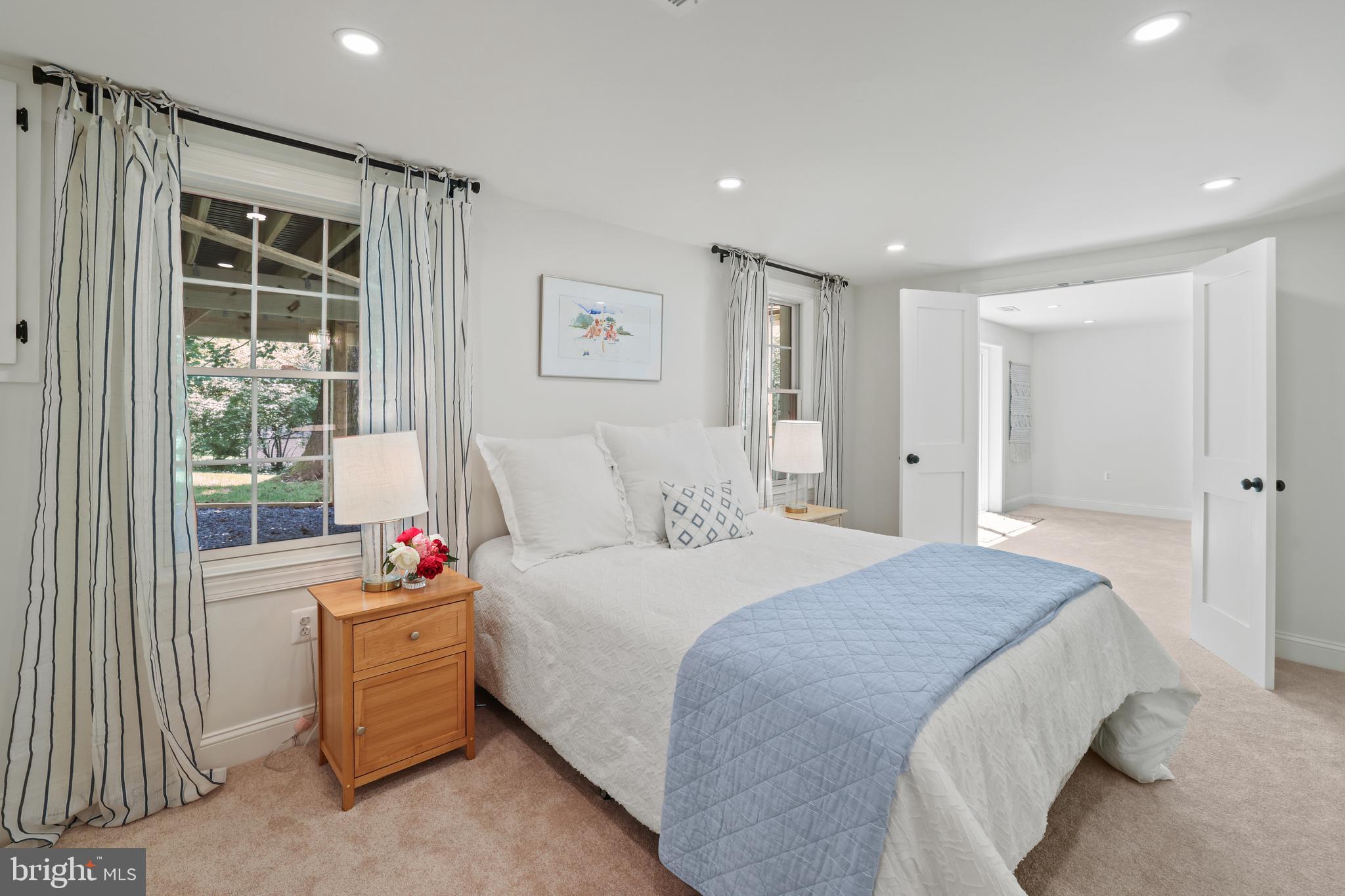 LAKE BRADDOCK - Residential