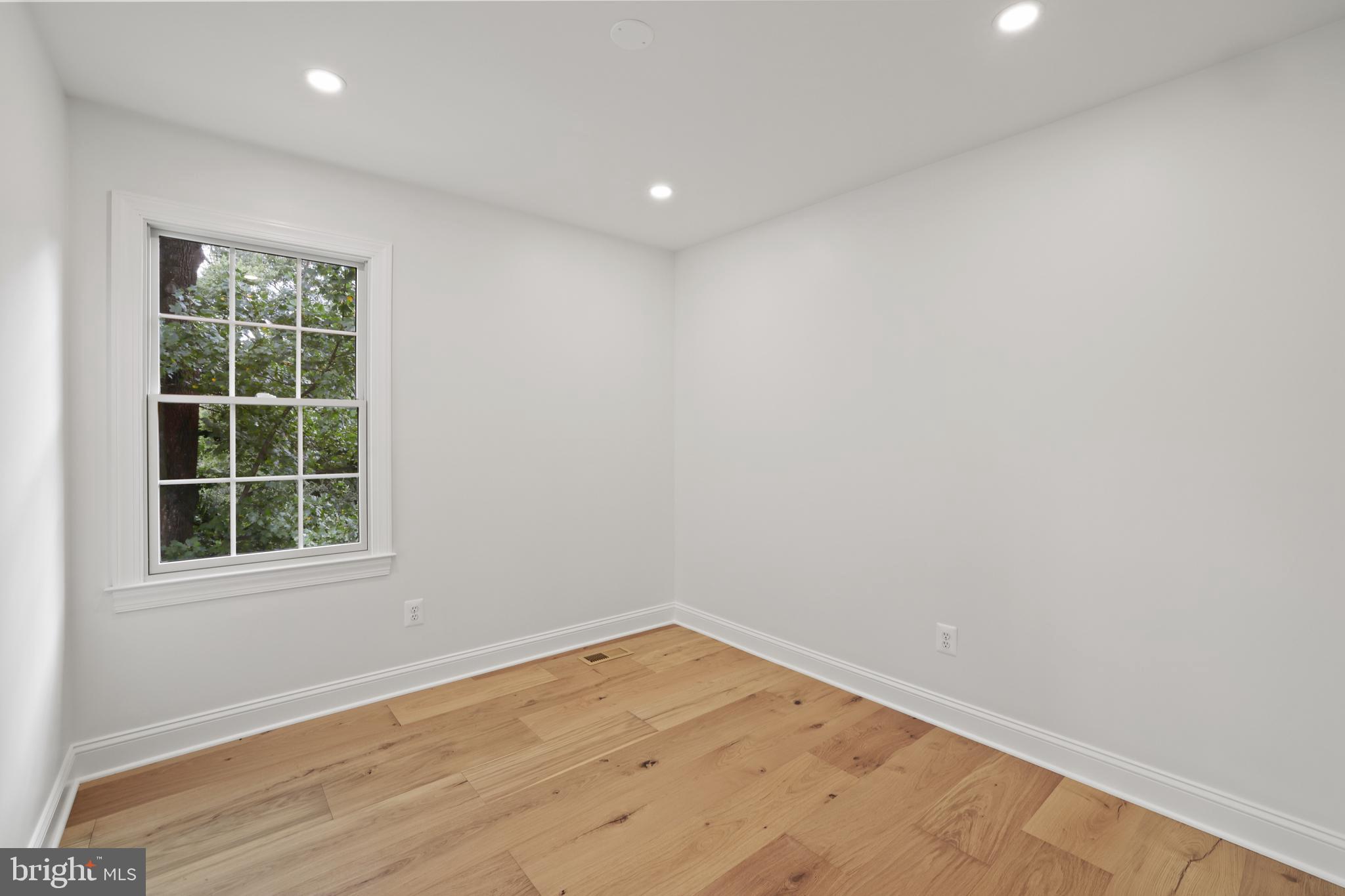 LAKE BRADDOCK - Residential