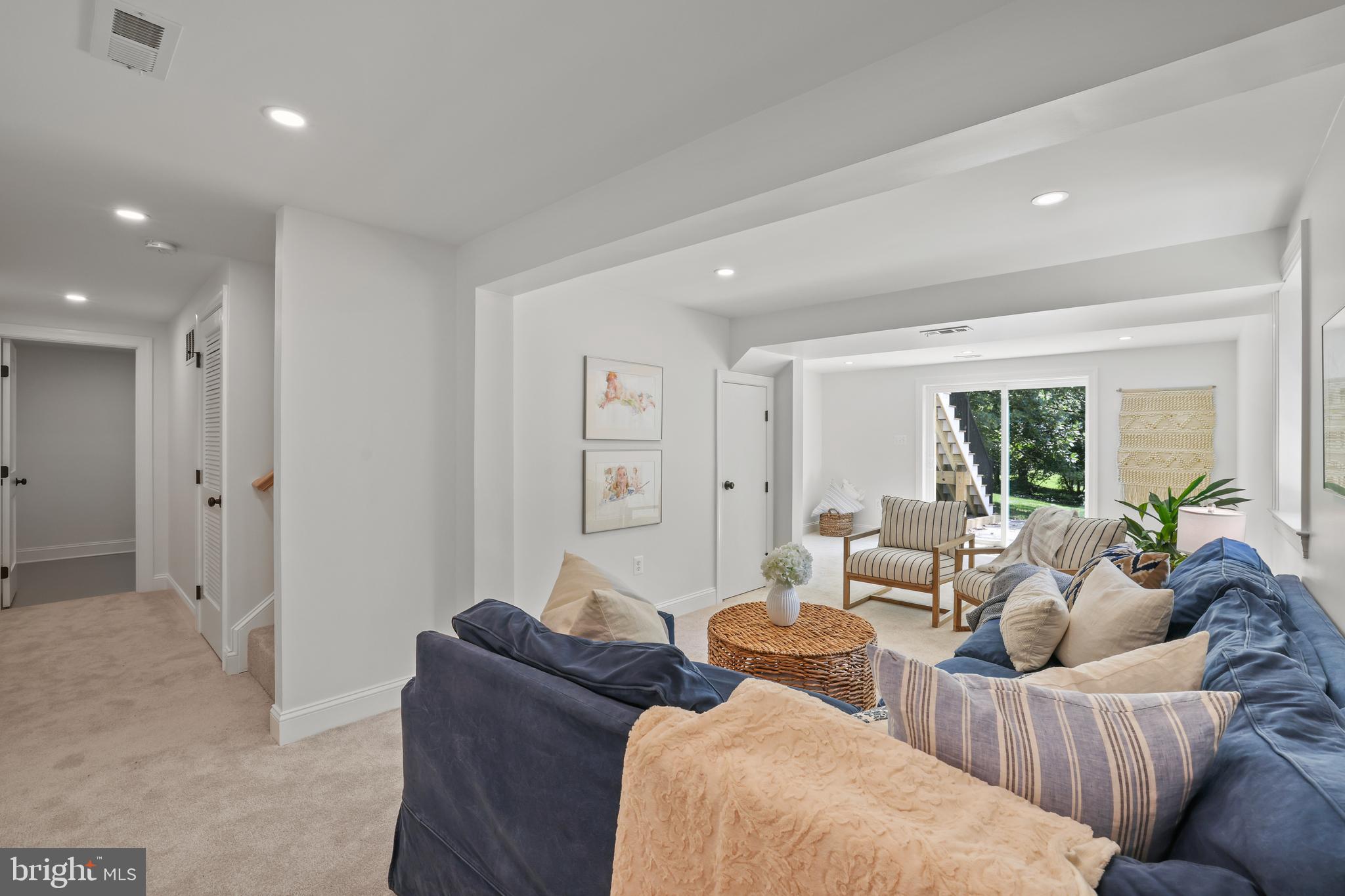 LAKE BRADDOCK - Residential