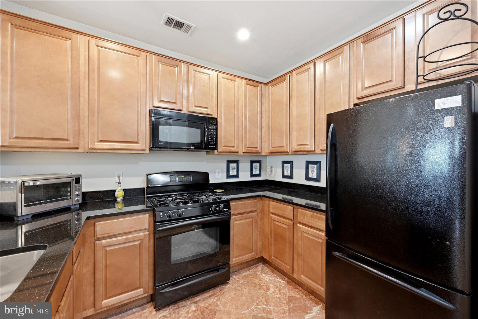 SAVOY AT RESTON TOWN CENTER - Residential