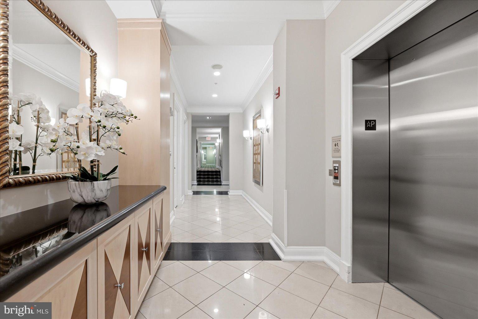 SAVOY AT RESTON TOWN CENTER - Residential