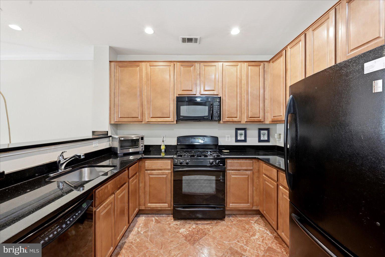 SAVOY AT RESTON TOWN CENTER - Residential
