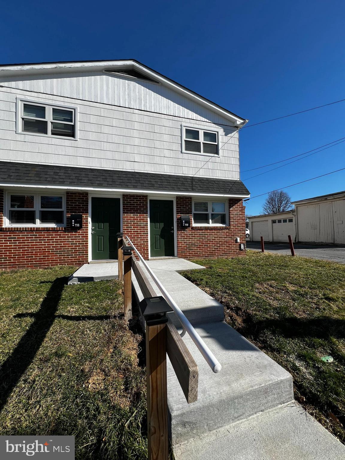 Beautifully renovated 2-bedroom 1.5 bath townhouse with rear parking in downtown Frederick. Don't miss out on this one!  Applications are made online. Application fee is $45/applicant.  Any intended occupant over 18 must apply to be a leaseholder and go through the screening process. 
Our requirements for all units: 
•