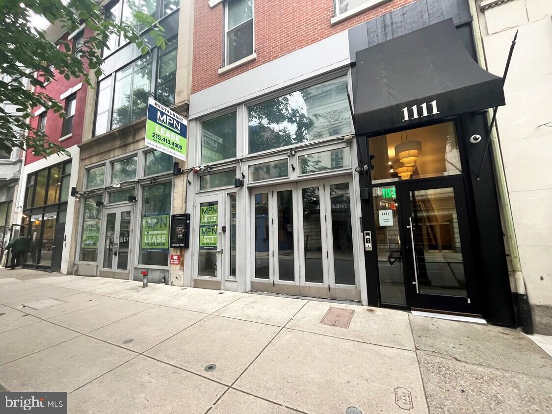 » 5,200 +/- SF including lower level, bathrooms, office, and support space 
» Retail opportunity with 38’ of double-wide glass frontage on Walnut Street 
» 2nd gen. restaurant potential with existing FF&E in place, including existing hoods, walk-ins on the first floor and basement, and 16-line tap system in place. Potential for outdoor dining. 
» Space features include high ceilings, multiple design/layout options, existing office bathrooms, floor-to-ceiling windows 
» Rear loading and trash 
» Zoning: CMX-5 
» Patco Subway Stops at 9th & Locust and 13th and Locust 
» Surrounded by Jefferson Hospital and highly active retail