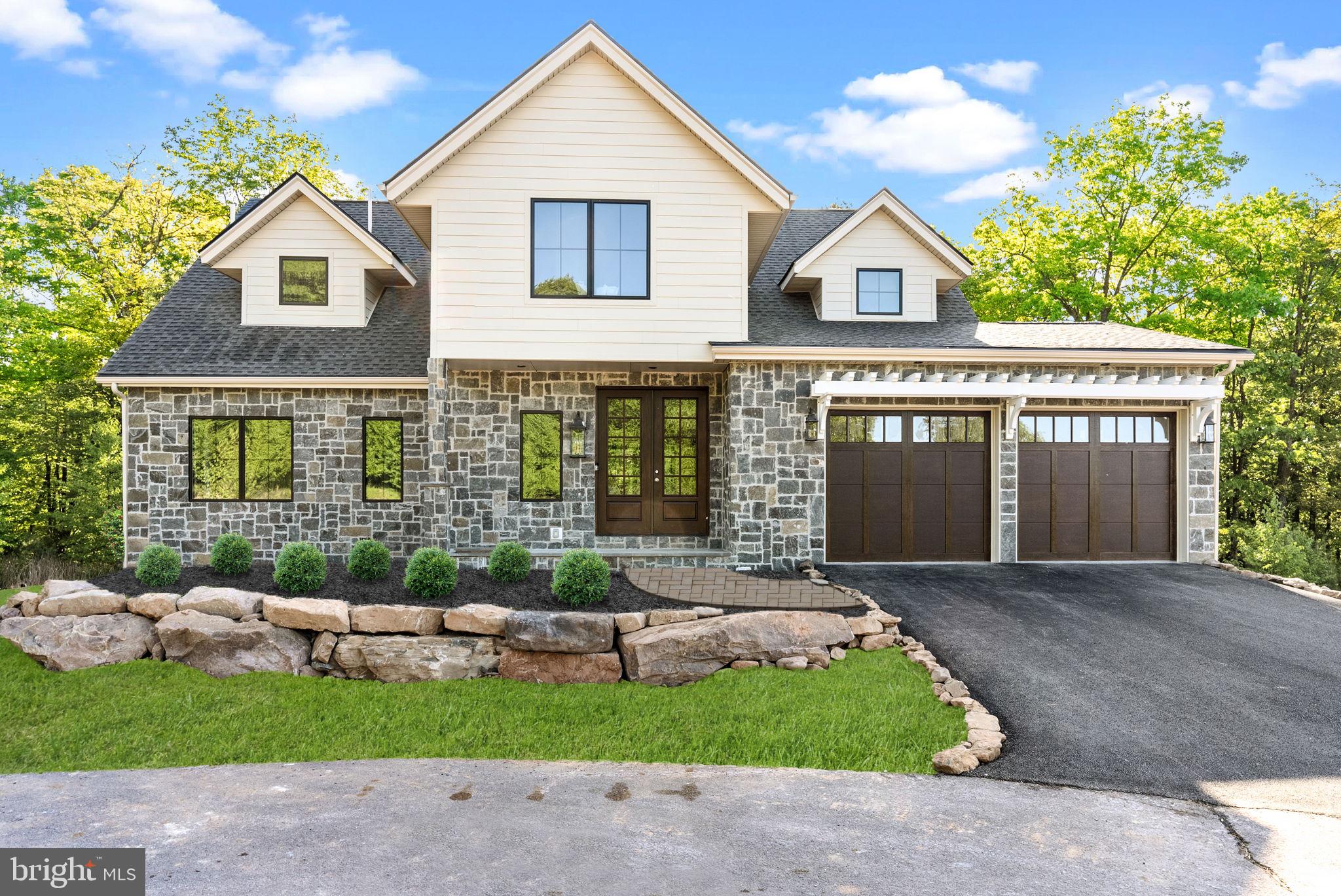 BIG BOULDER LAKE - Residential
