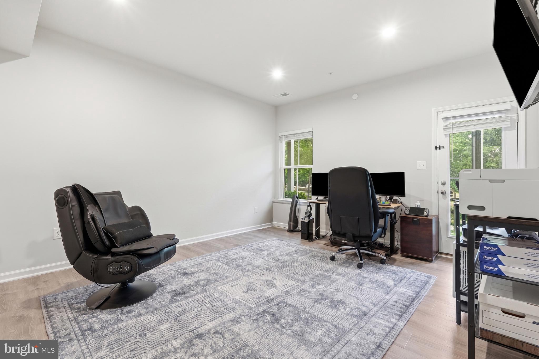 WESTCHESTER SQUARE - Residential