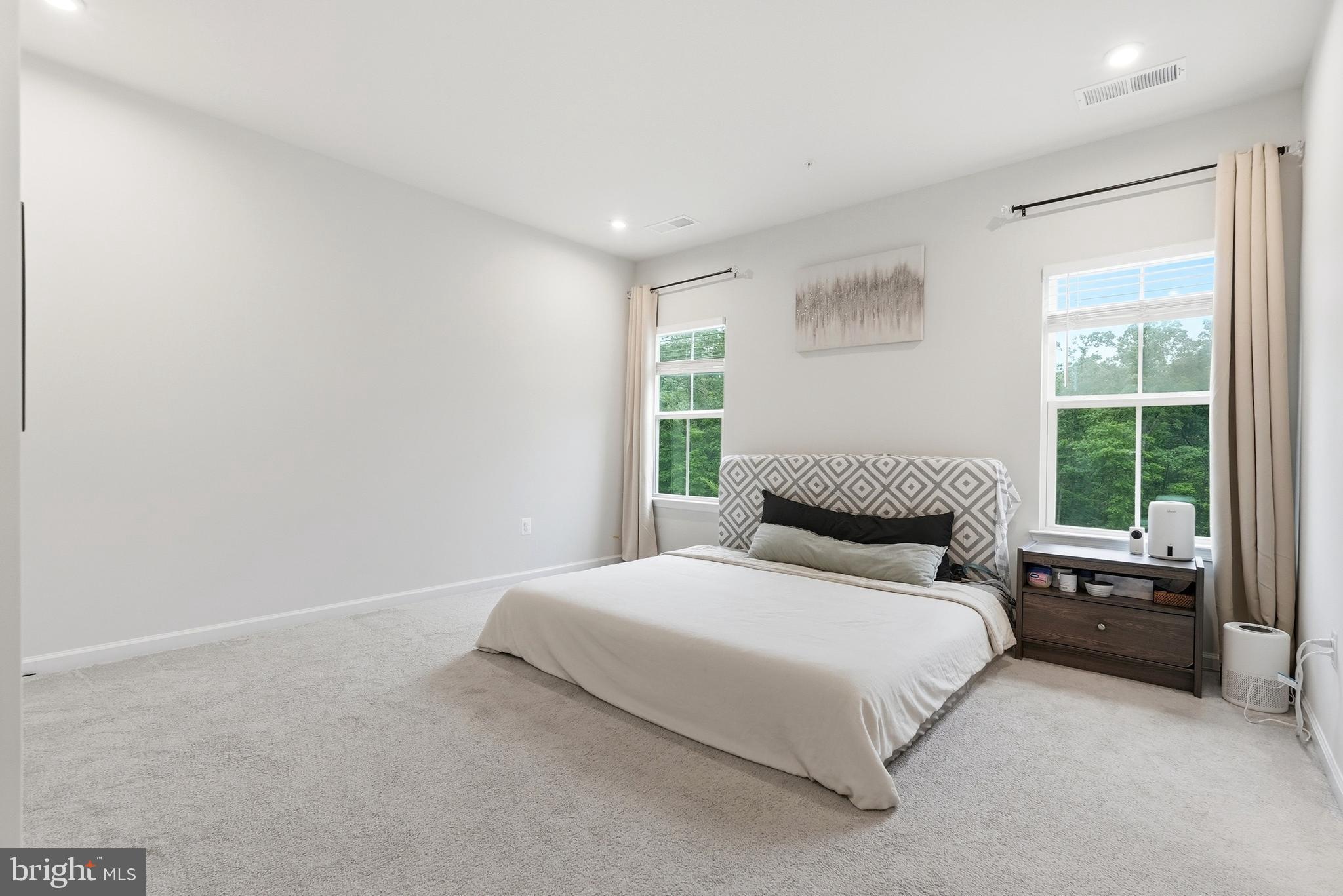 WESTCHESTER SQUARE - Residential