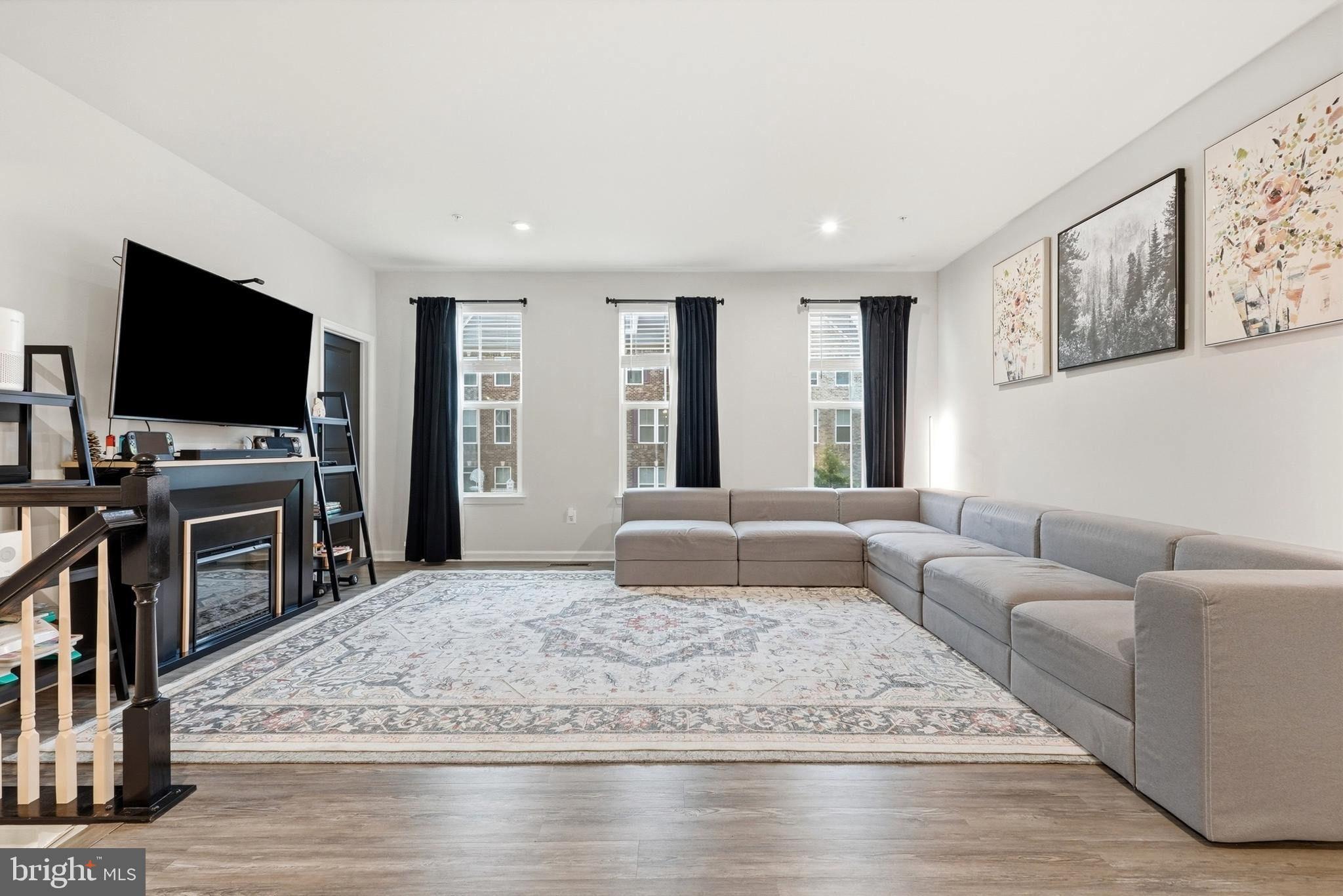WESTCHESTER SQUARE - Residential